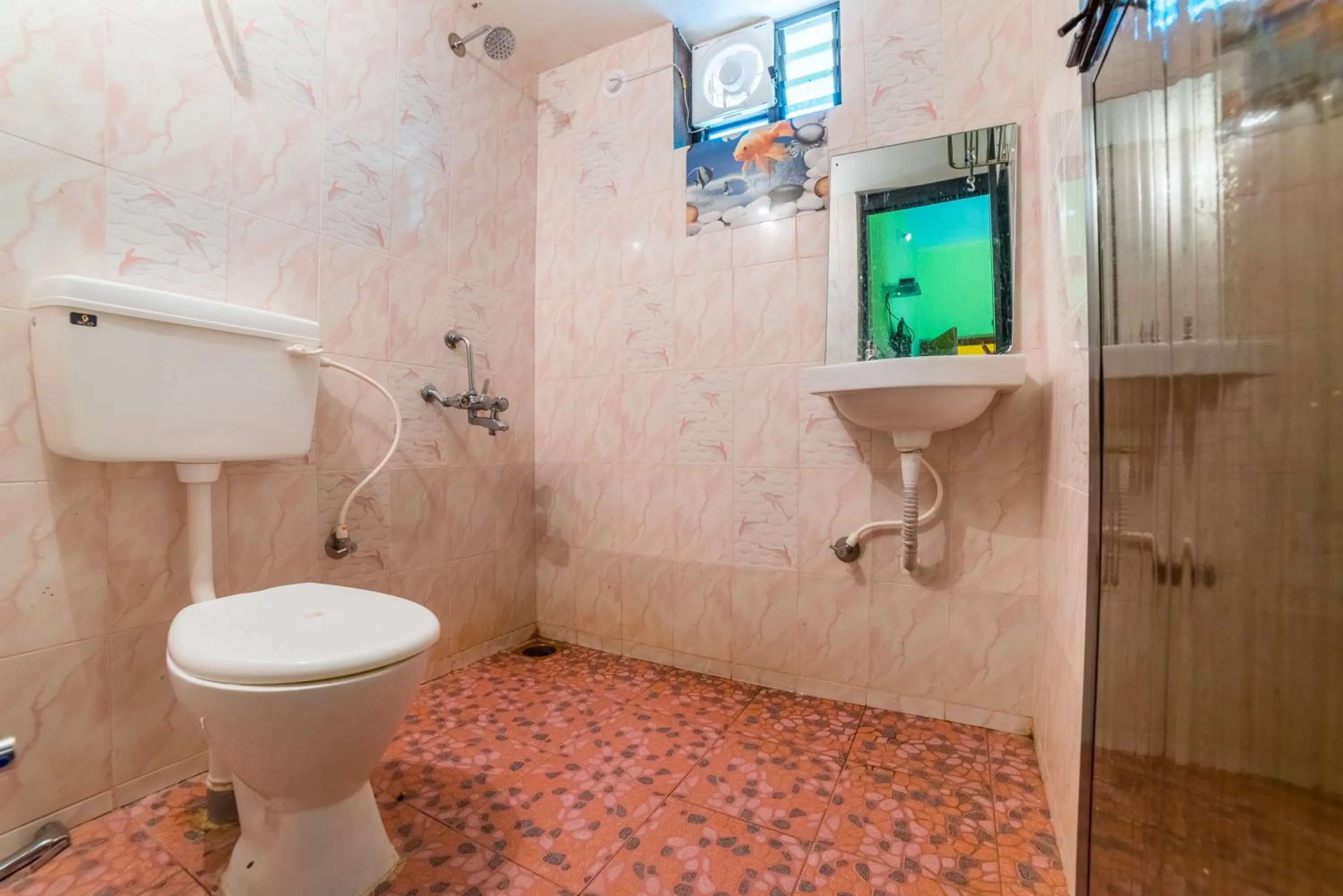 Shower in Kiara Hotel Goa