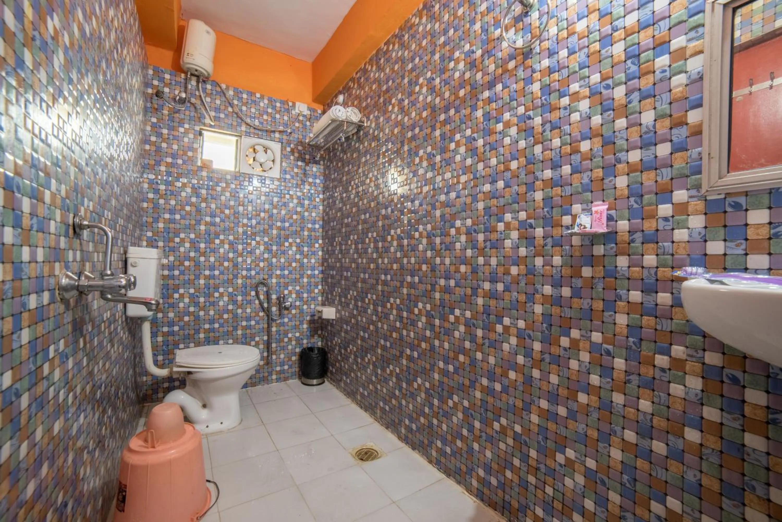 Shower in Kiara Hotel Goa