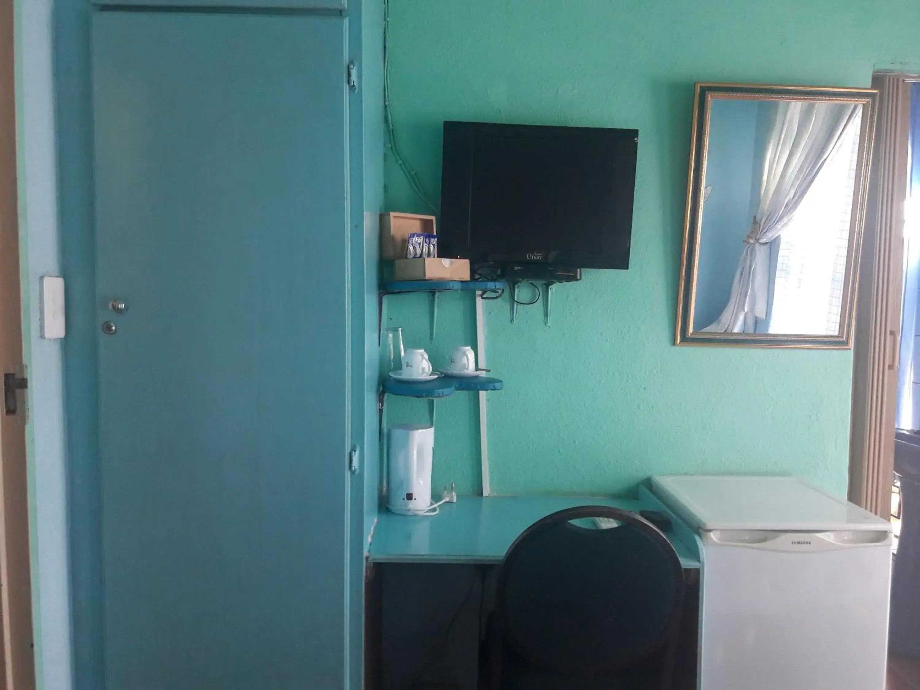 Deluxe Double Room with Bath - single occupancy in Diphororo guest house Deluxe Double Room with Bath - single occupancy in Diphororo guest house