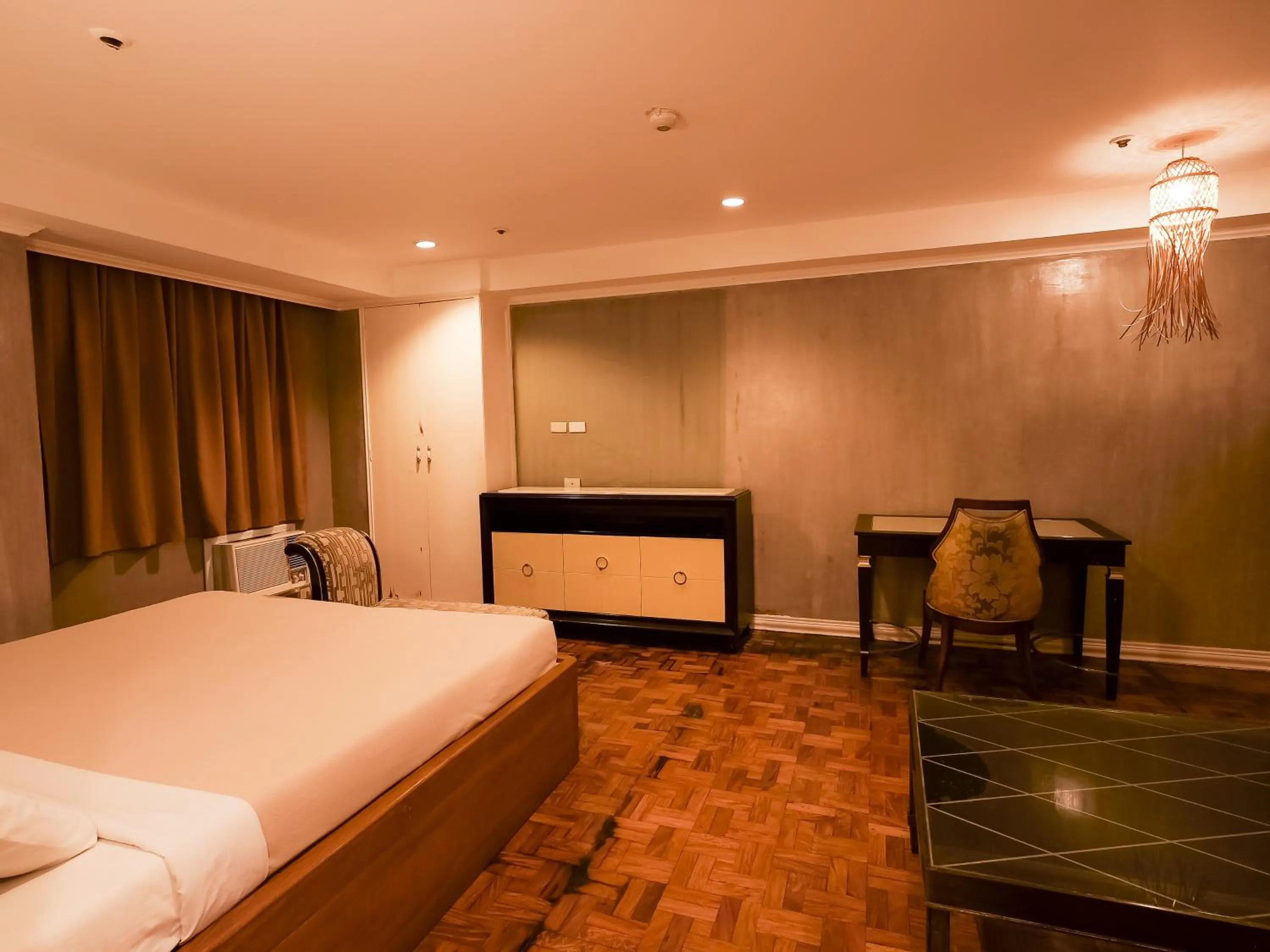 Living room, Bed in WHITE BANANA Manila - NEW