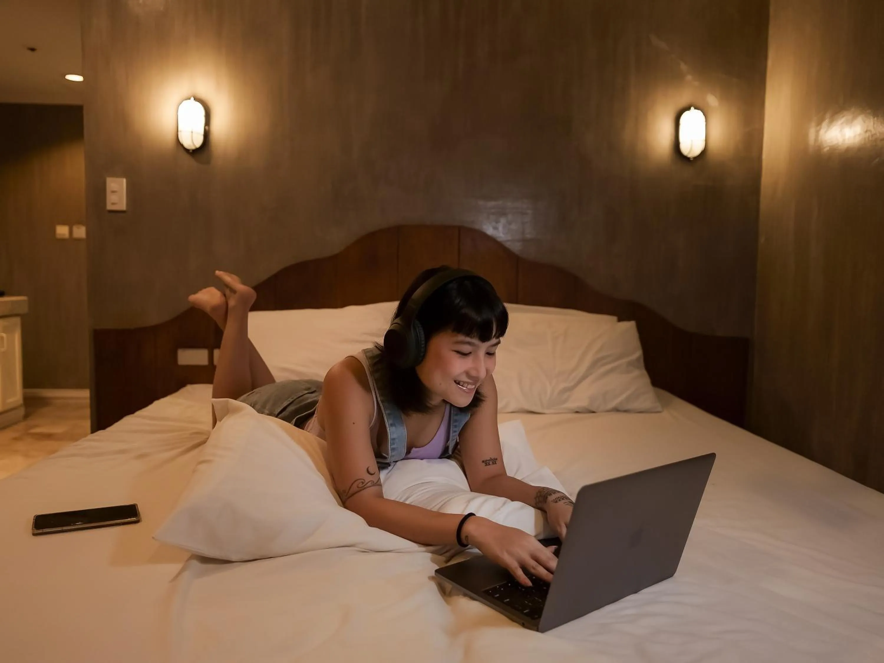 Property building, Bed in WHITE BANANA Manila - NEW