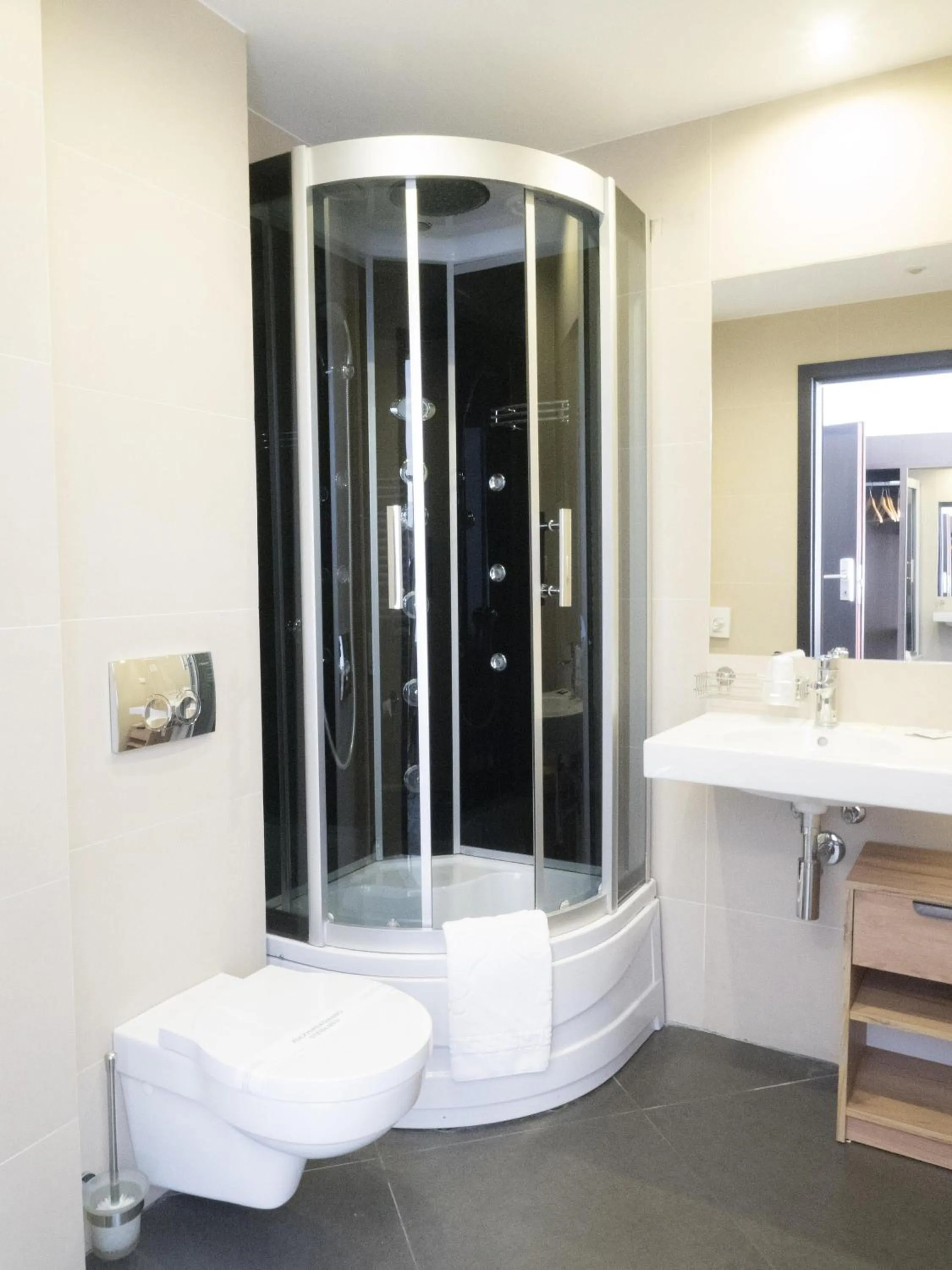 Photo of the whole room in B&B HOTEL Bytom