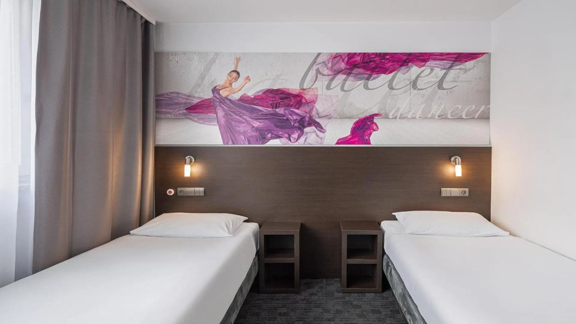 Bathroom, Bed in B&B HOTEL Bytom