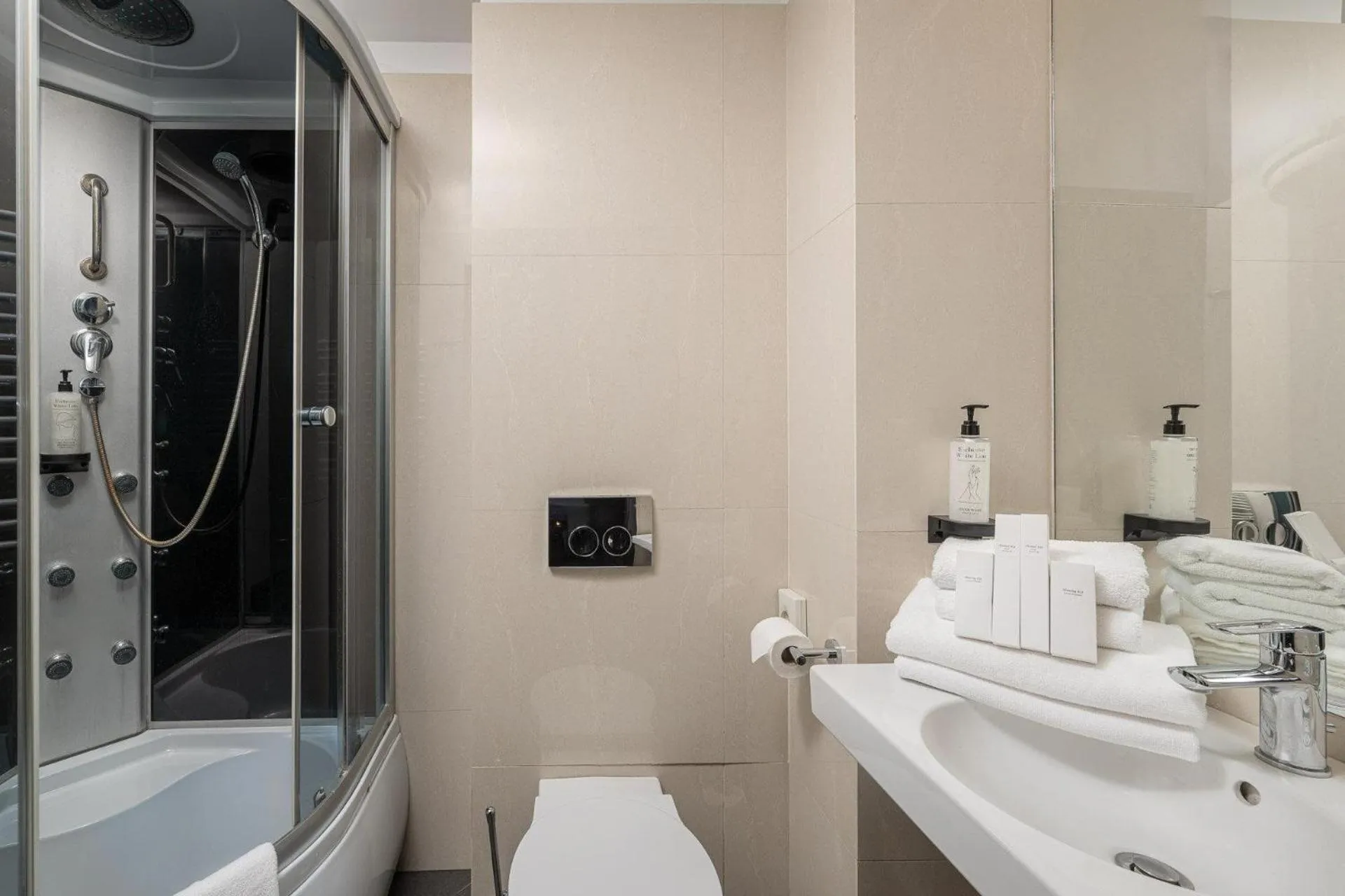 Bathroom in B&B HOTEL Bytom