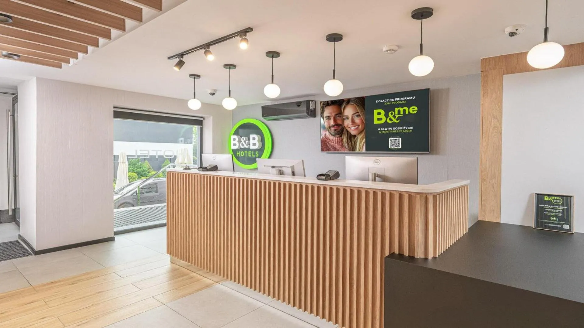 Lobby or reception in B&B HOTEL Bytom