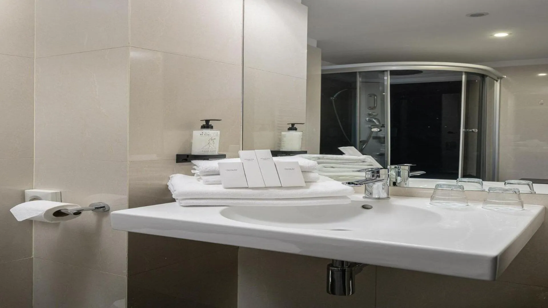 Bathroom in B&B HOTEL Bytom