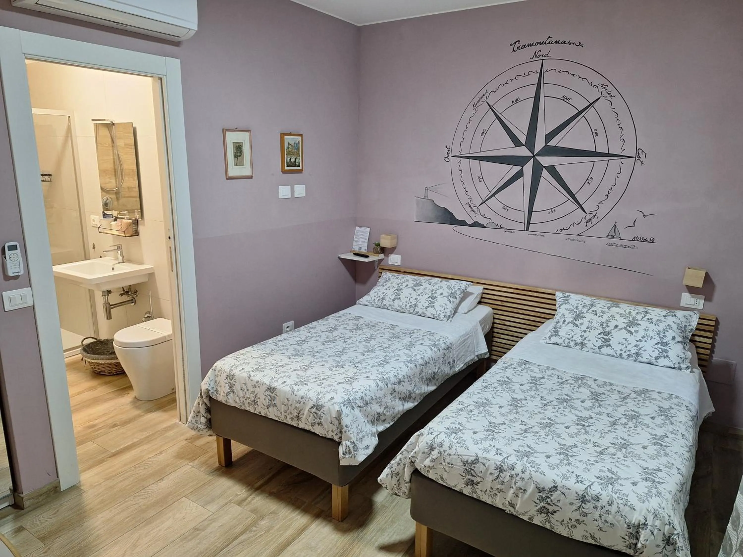 Bathroom, Bed in Sweet Harbour PORTO - Affittacamere