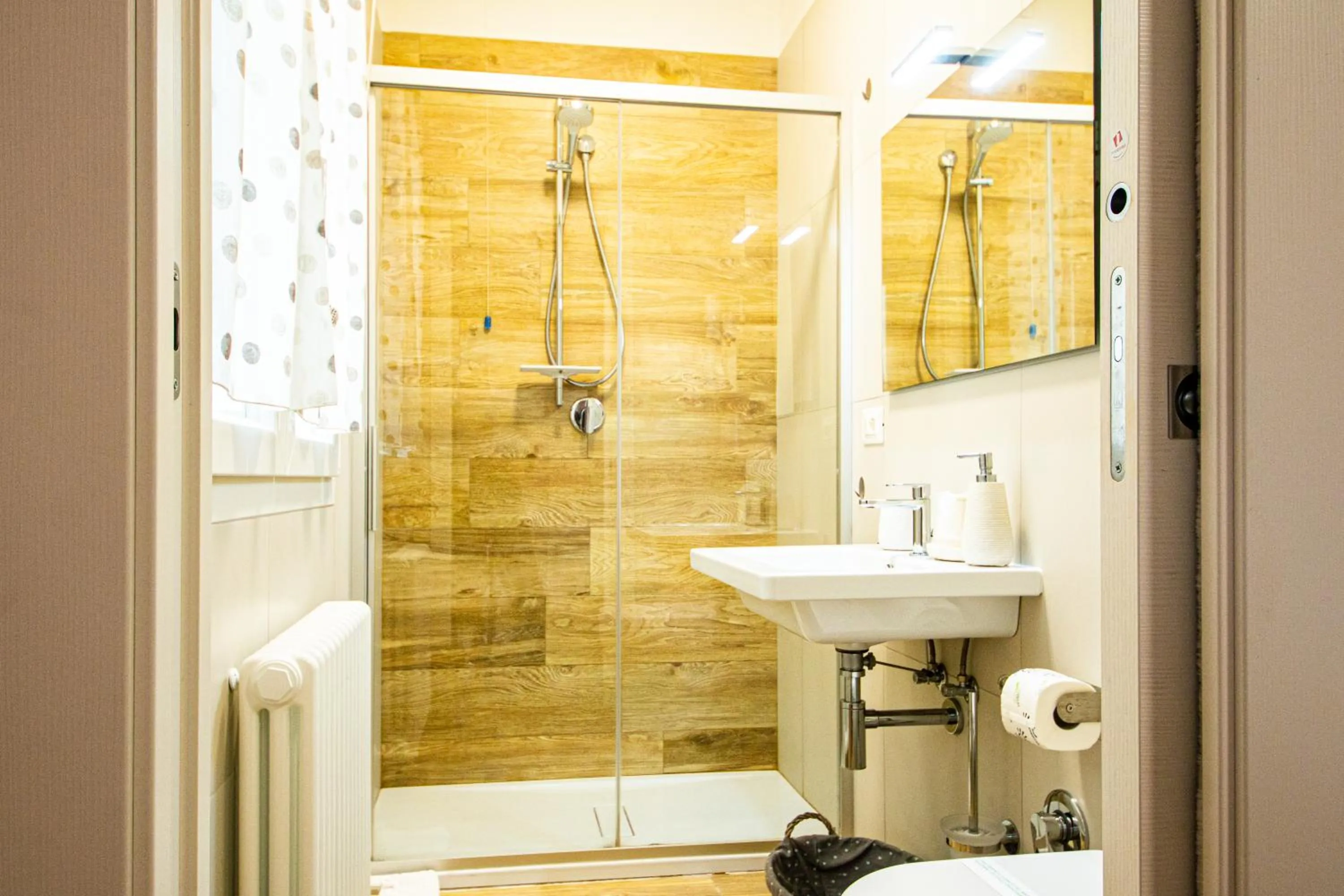 Bathroom in Sweet Harbour PORTO - Affittacamere