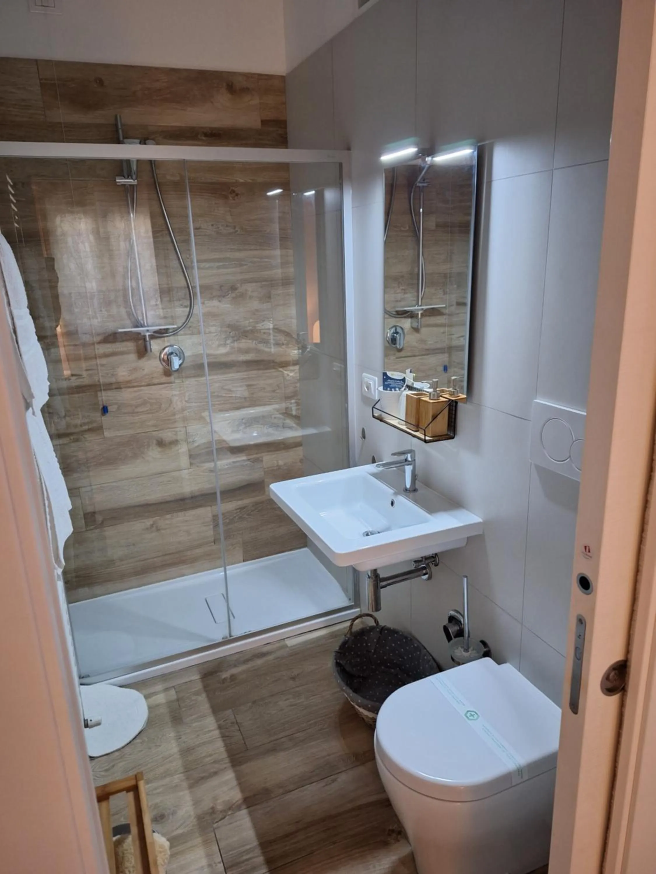 Shower in Sweet Harbour PORTO - Affittacamere