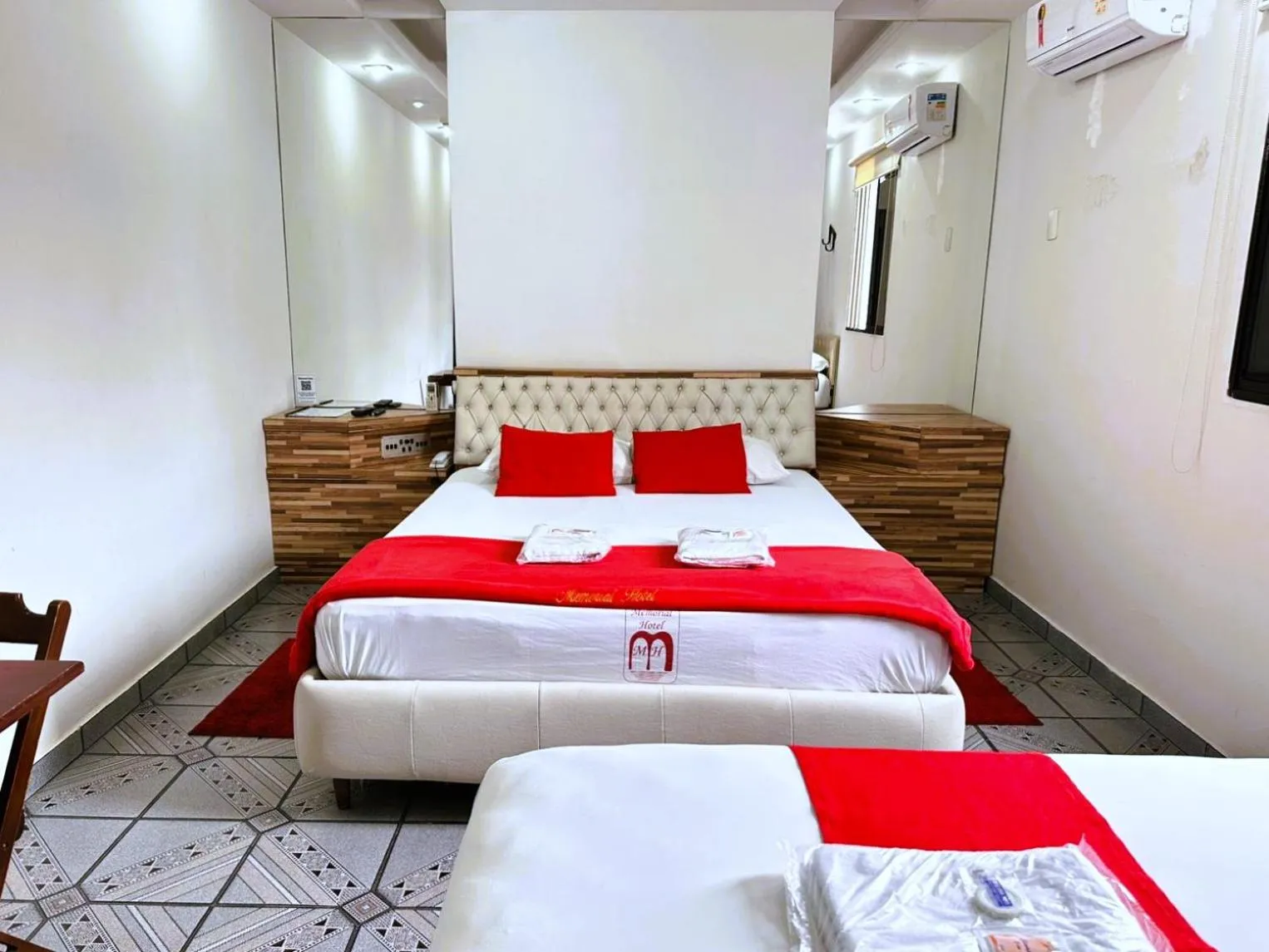 Bedroom, Bed in Memorial Hotel