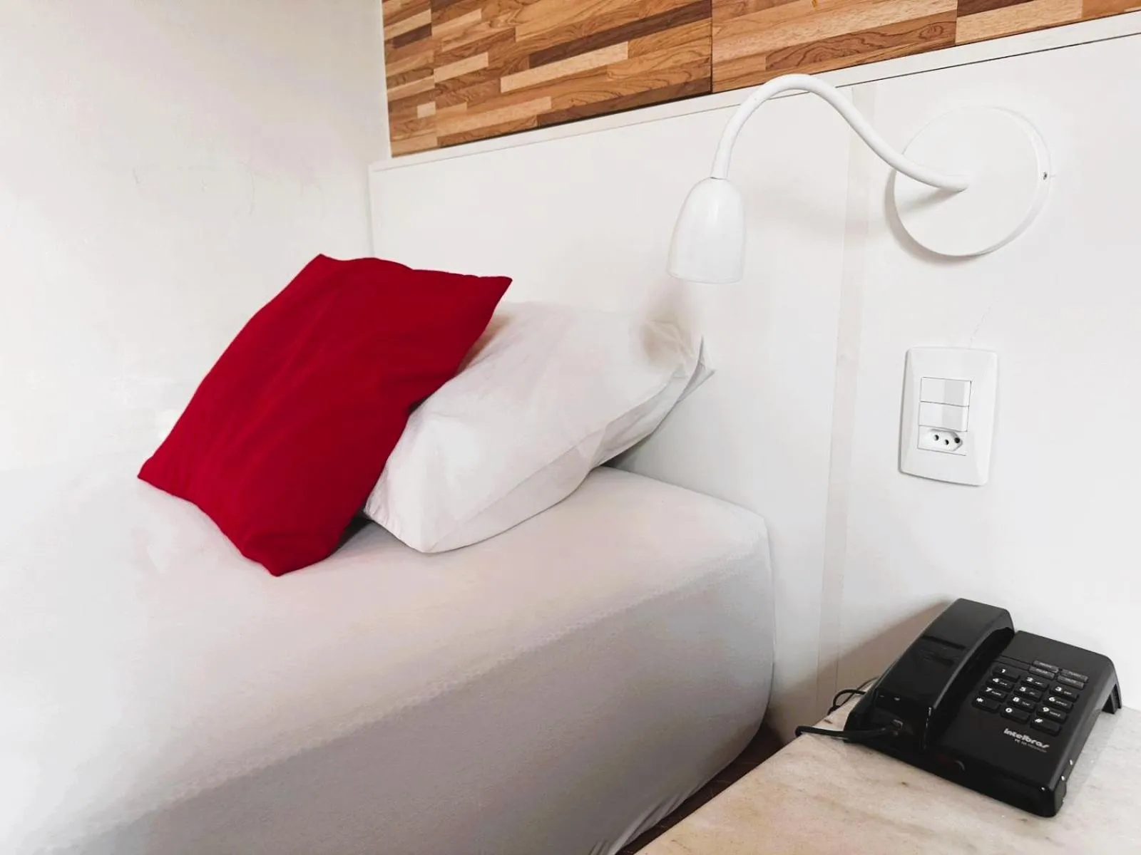 Bedroom, Bed in Memorial Hotel