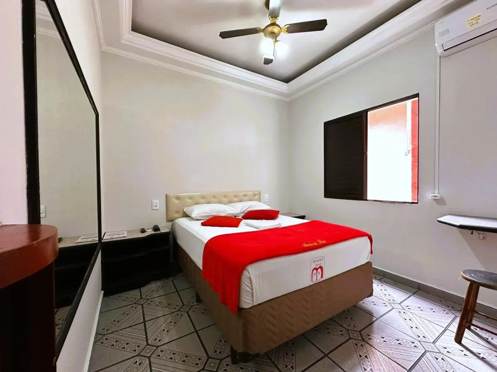 Standard Double Room - single occupancy in Memorial Hotel Standard Double Room - single occupancy in Memorial Hotel