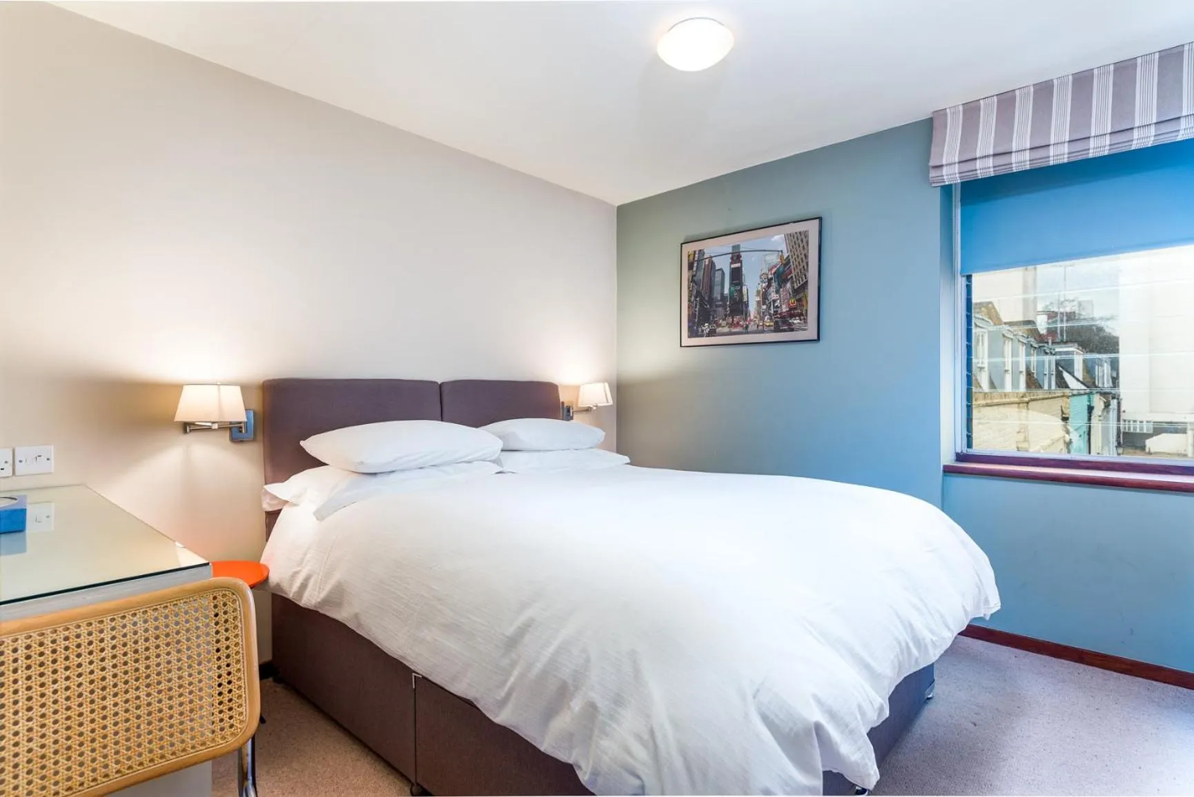 Bedroom, Bed in Princes Gate Mews