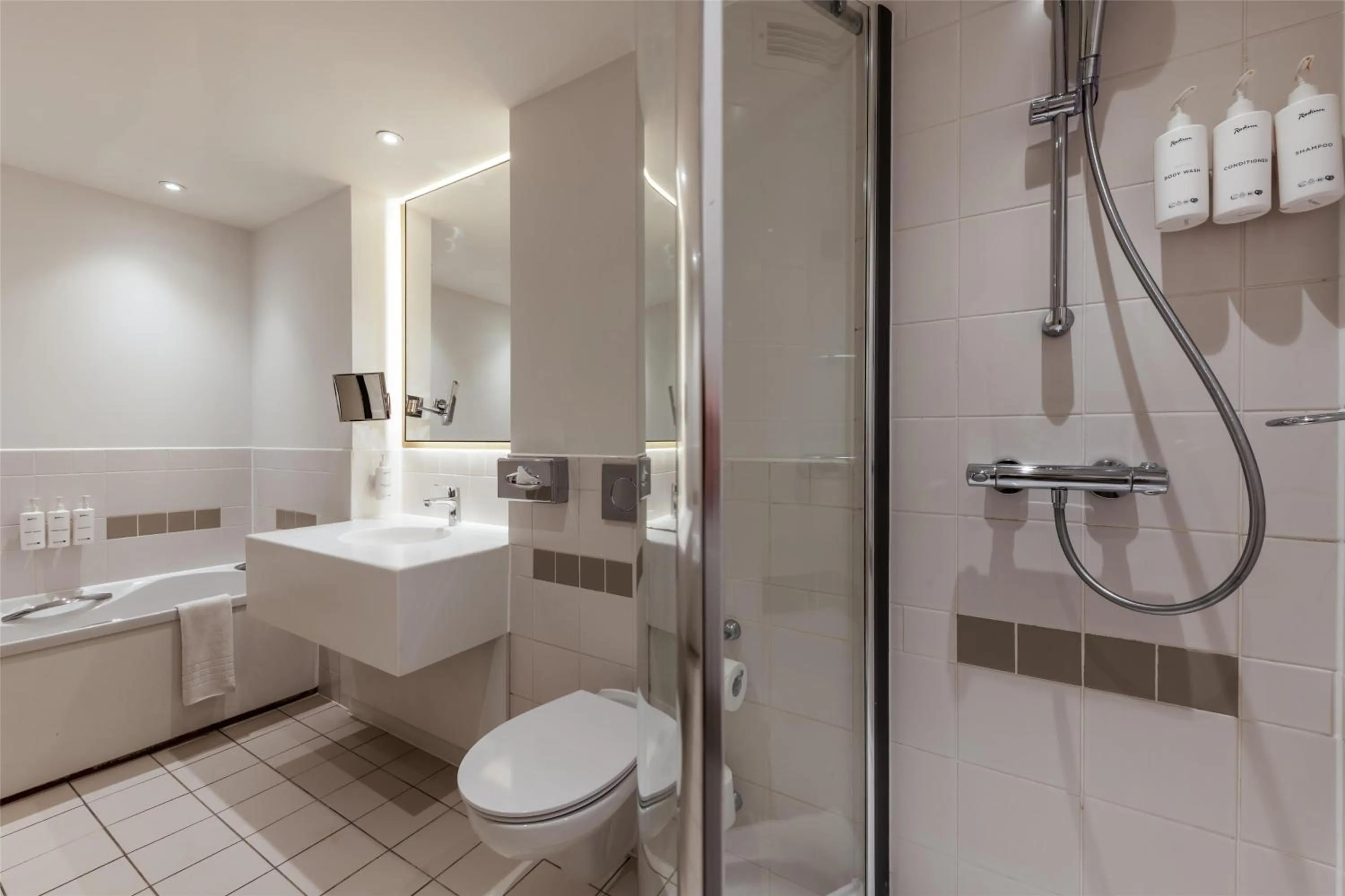 Bathroom in Radisson Hotel Manchester City Centre, A Verified Net Zero Hotel