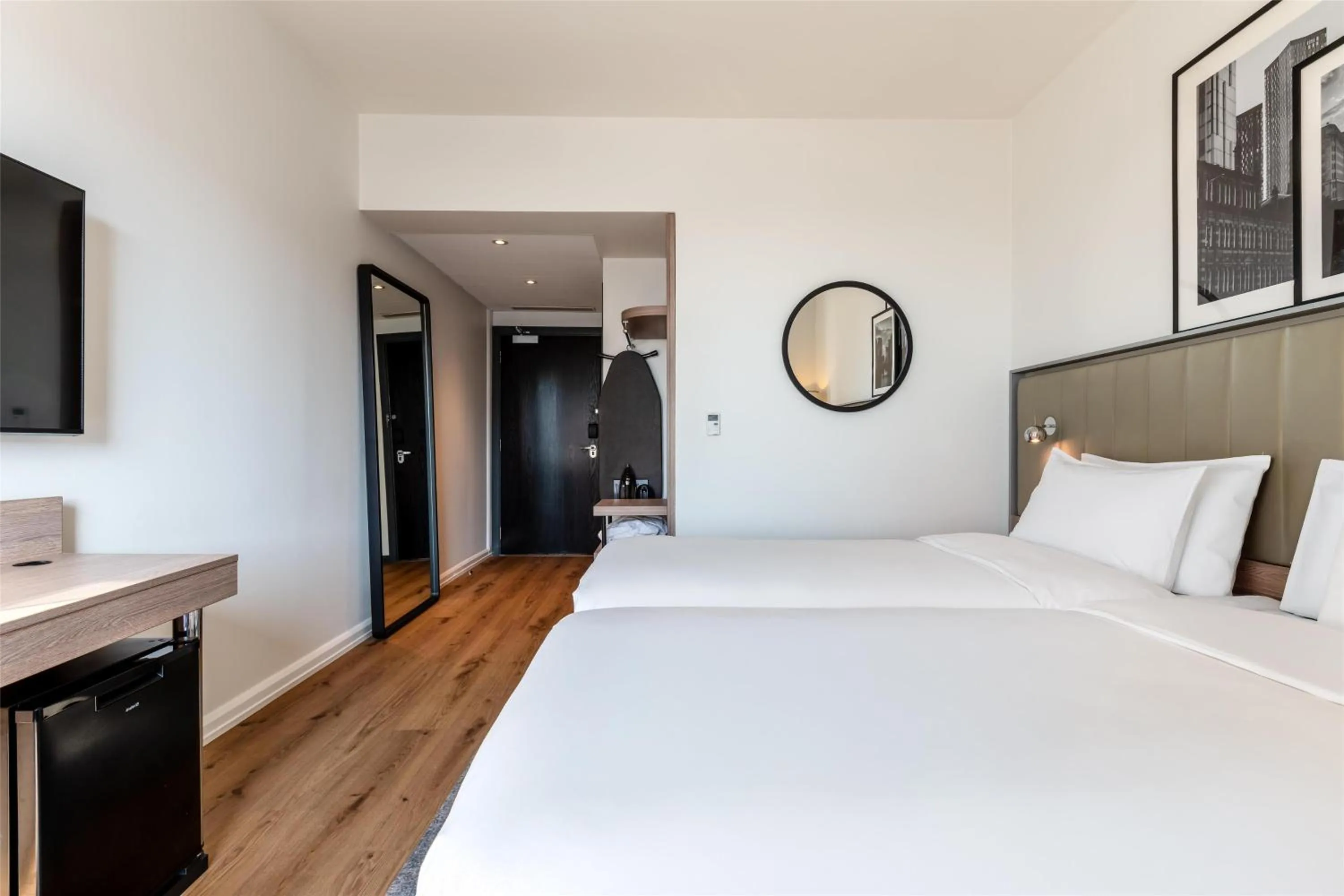 Bedroom, Bed in Radisson Hotel Manchester City Centre, A Verified Net Zero Hotel