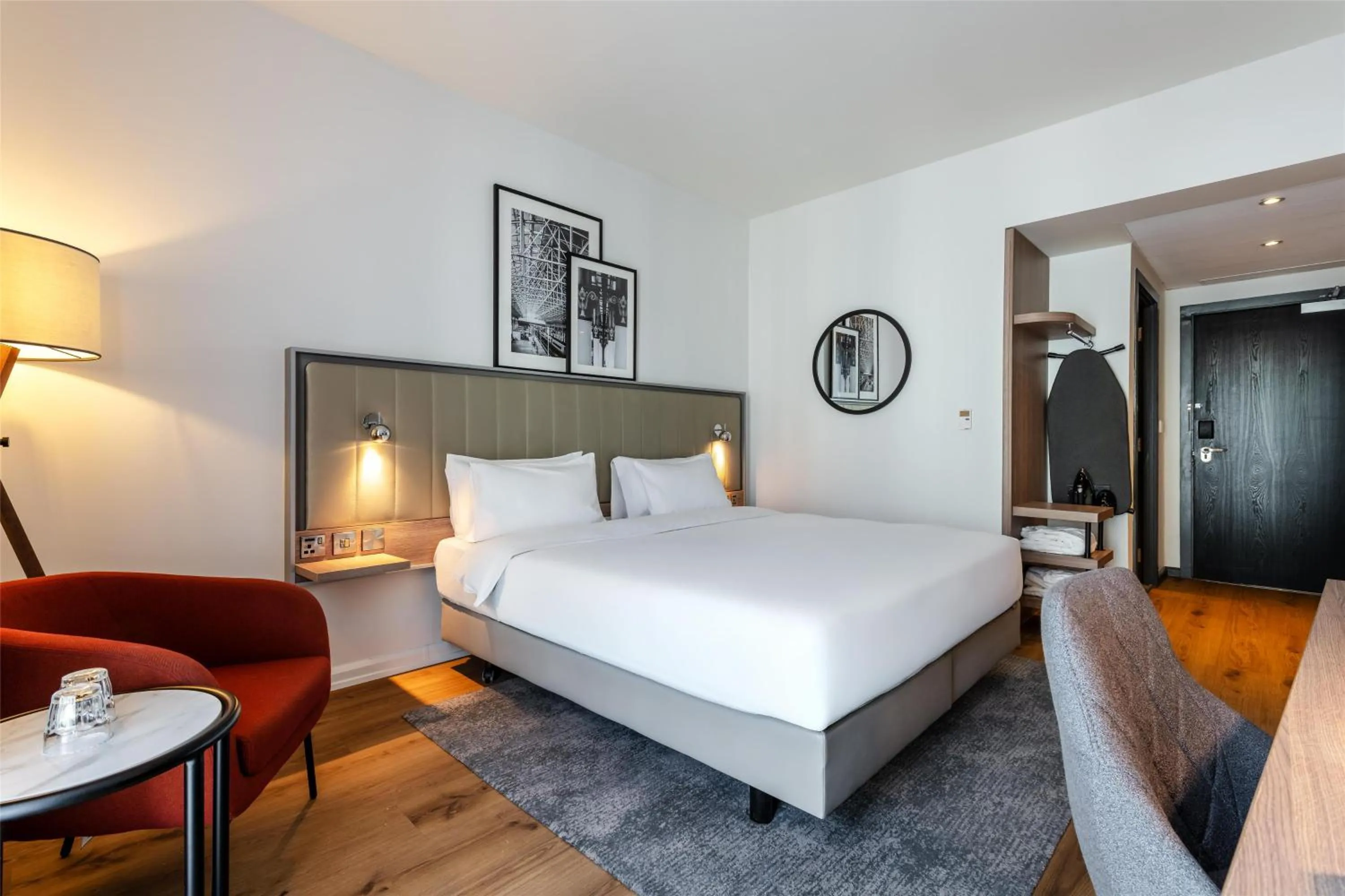 Bedroom, Bed in Radisson Hotel Manchester City Centre, A Verified Net Zero Hotel