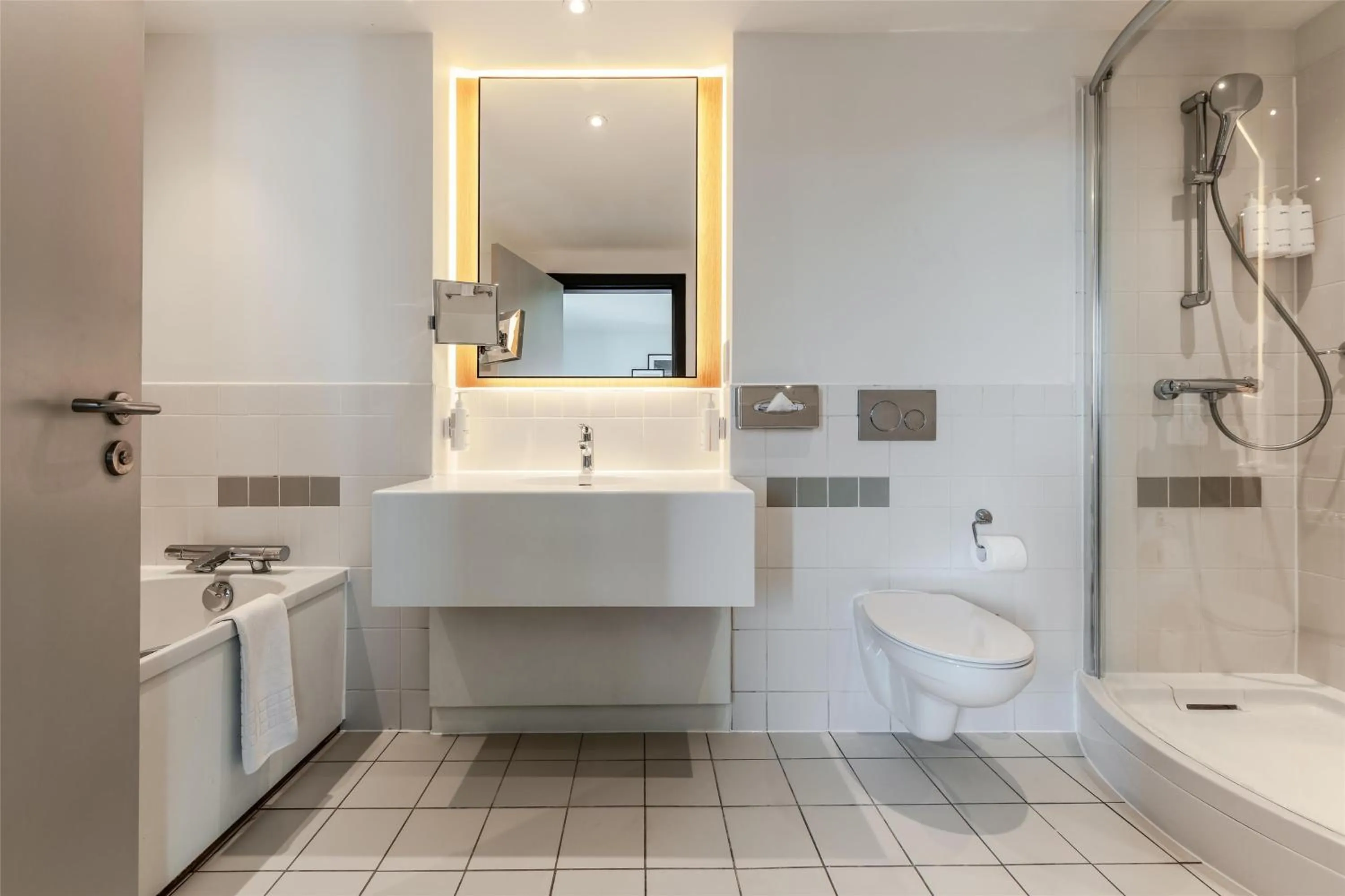 Bathroom in Radisson Hotel Manchester City Centre, A Verified Net Zero Hotel