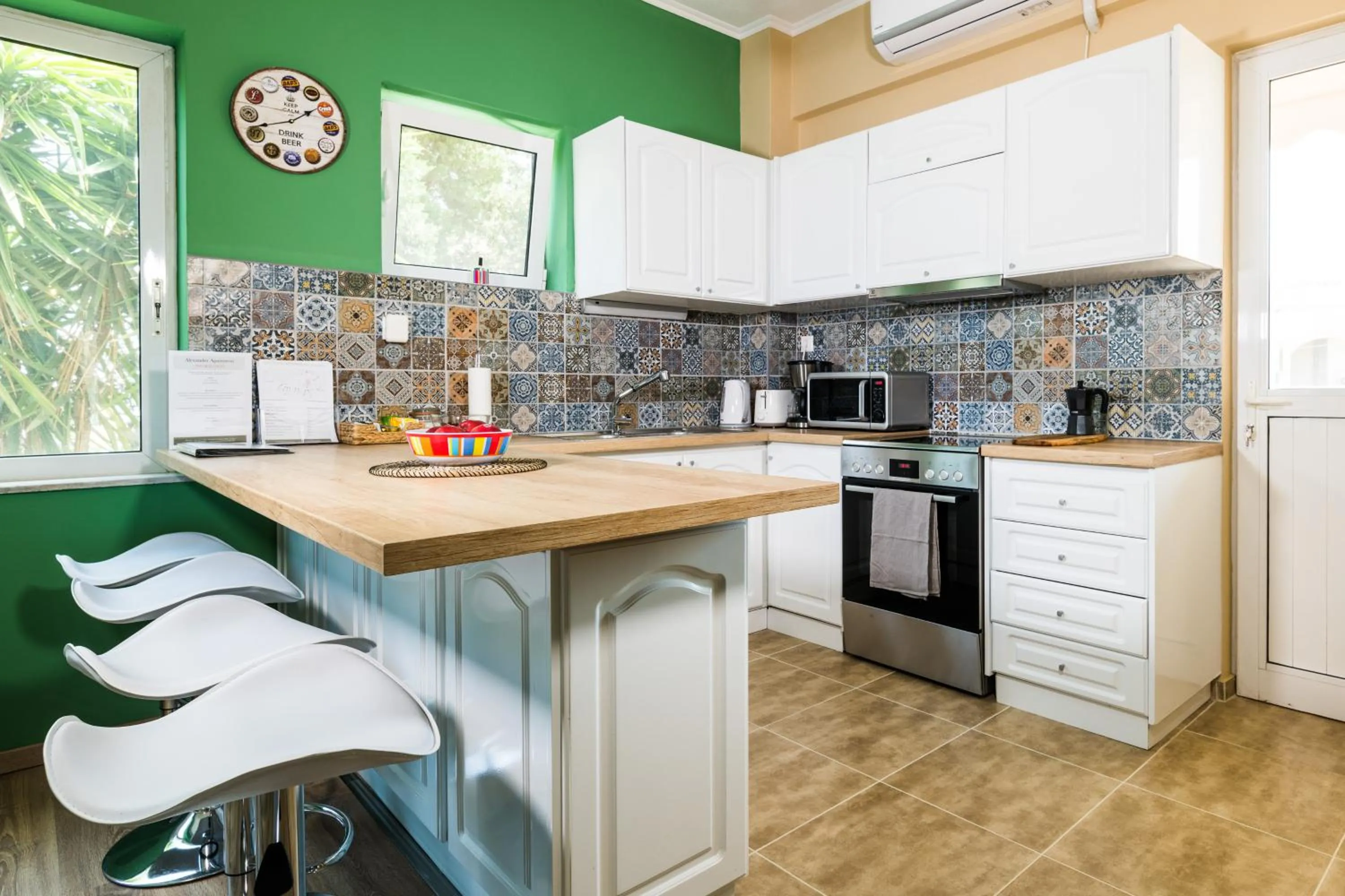 Kitchen or kitchenette in Alexander Apartments Airport