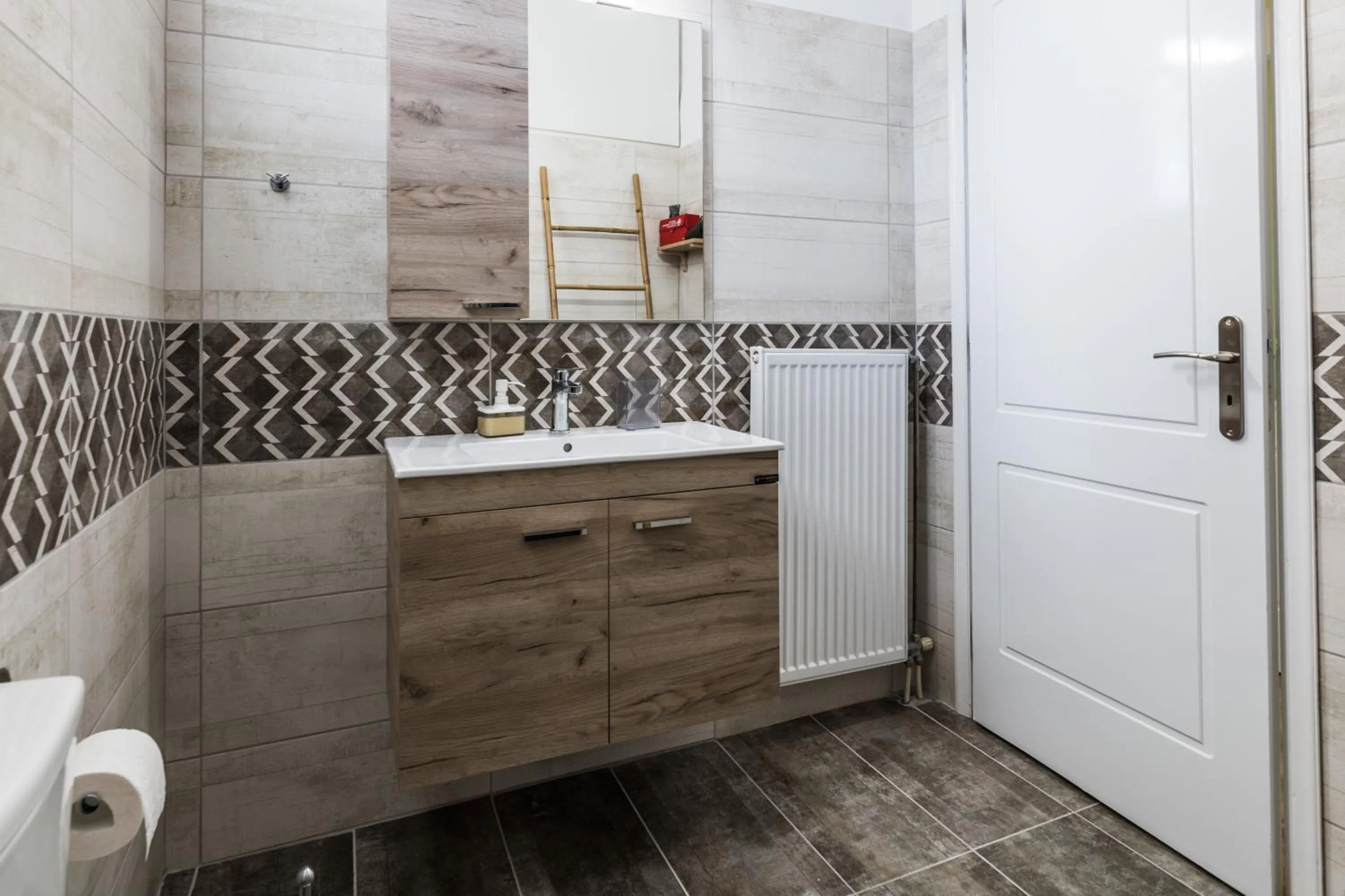 Bathroom in Alexander Apartments Airport