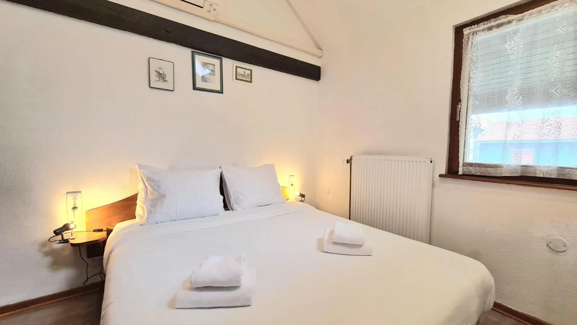 Property building, Bed in Gîte et Chambres d'hôtes, l'Erable