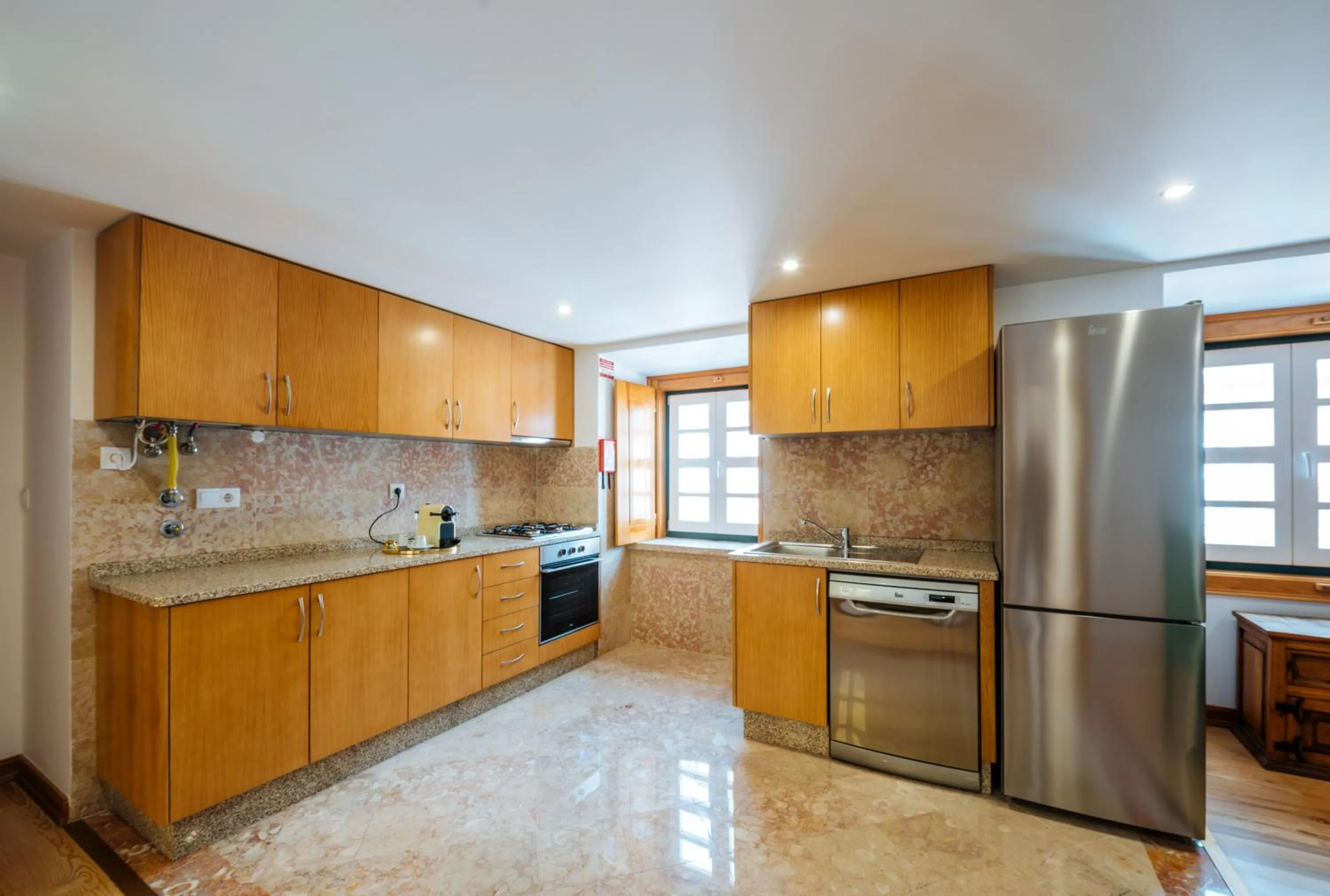 Communal kitchen in Varandas de Lisboa - Tejo River Apartments & Rooms