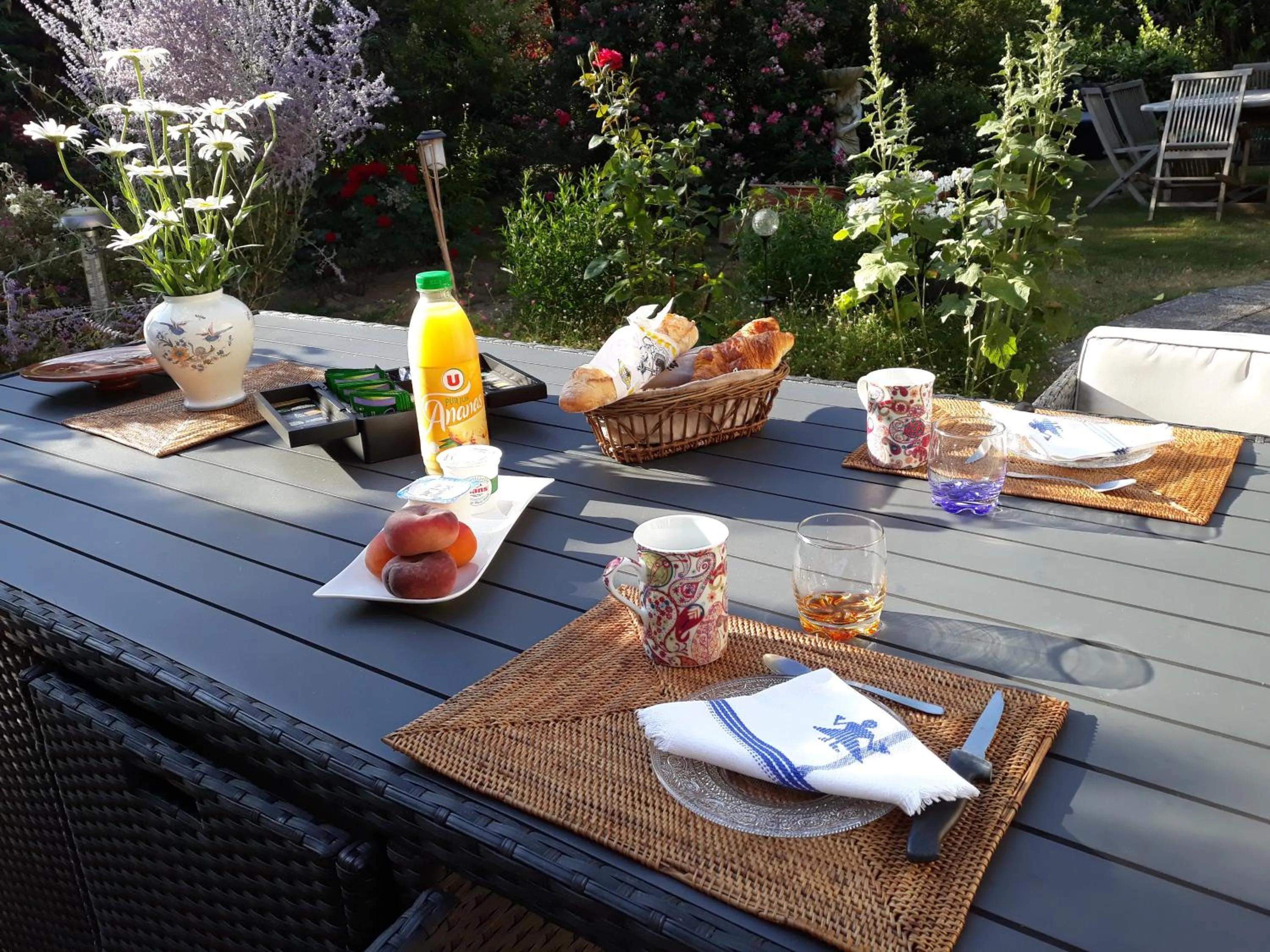 Breakfast in Le champ du petit bois