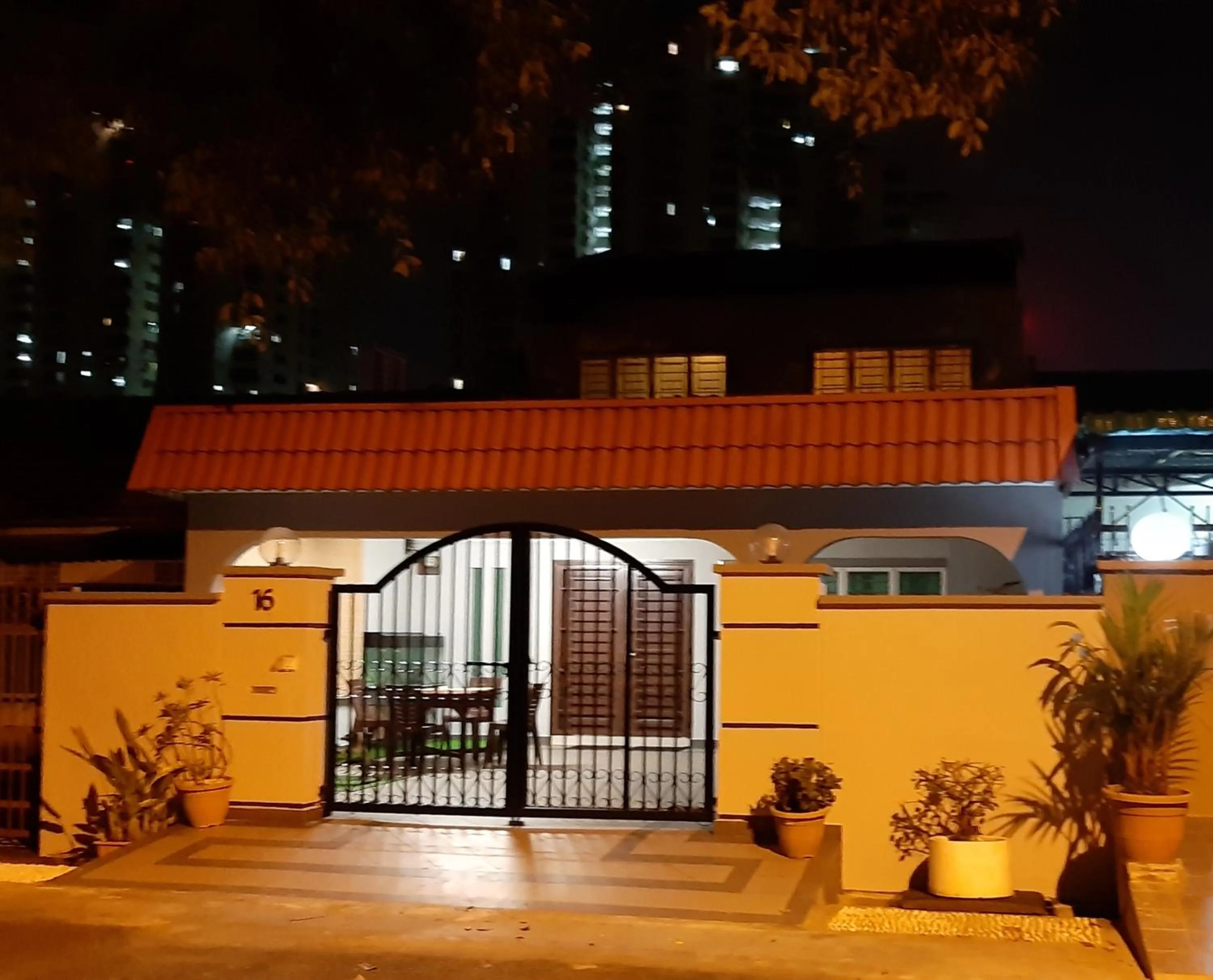 Facade/entrance in Walasa Kuala Lumpur Homes by MSH