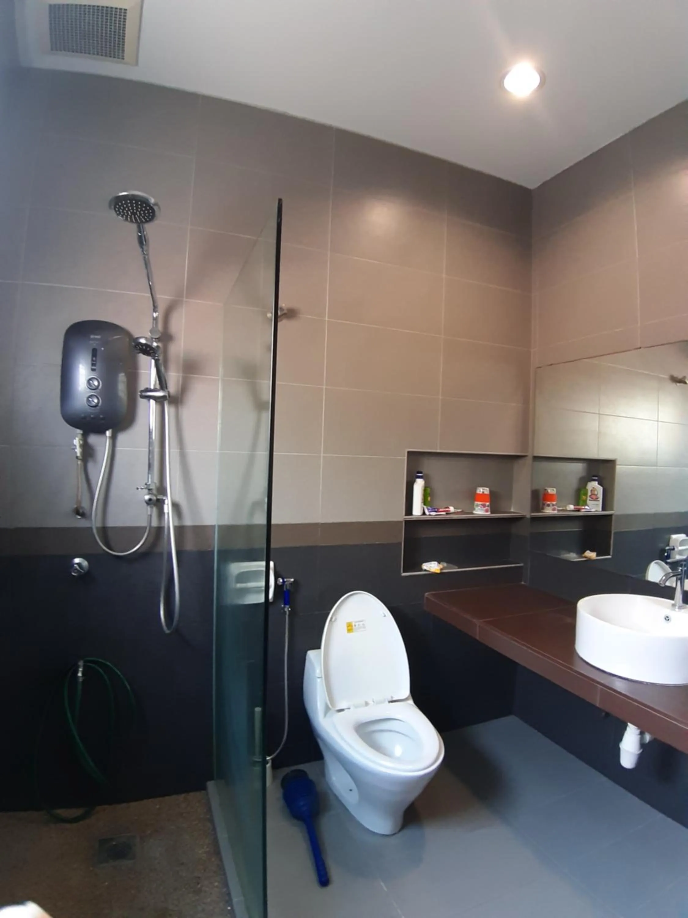 Bathroom in Walasa Kuala Lumpur Homes by MSH