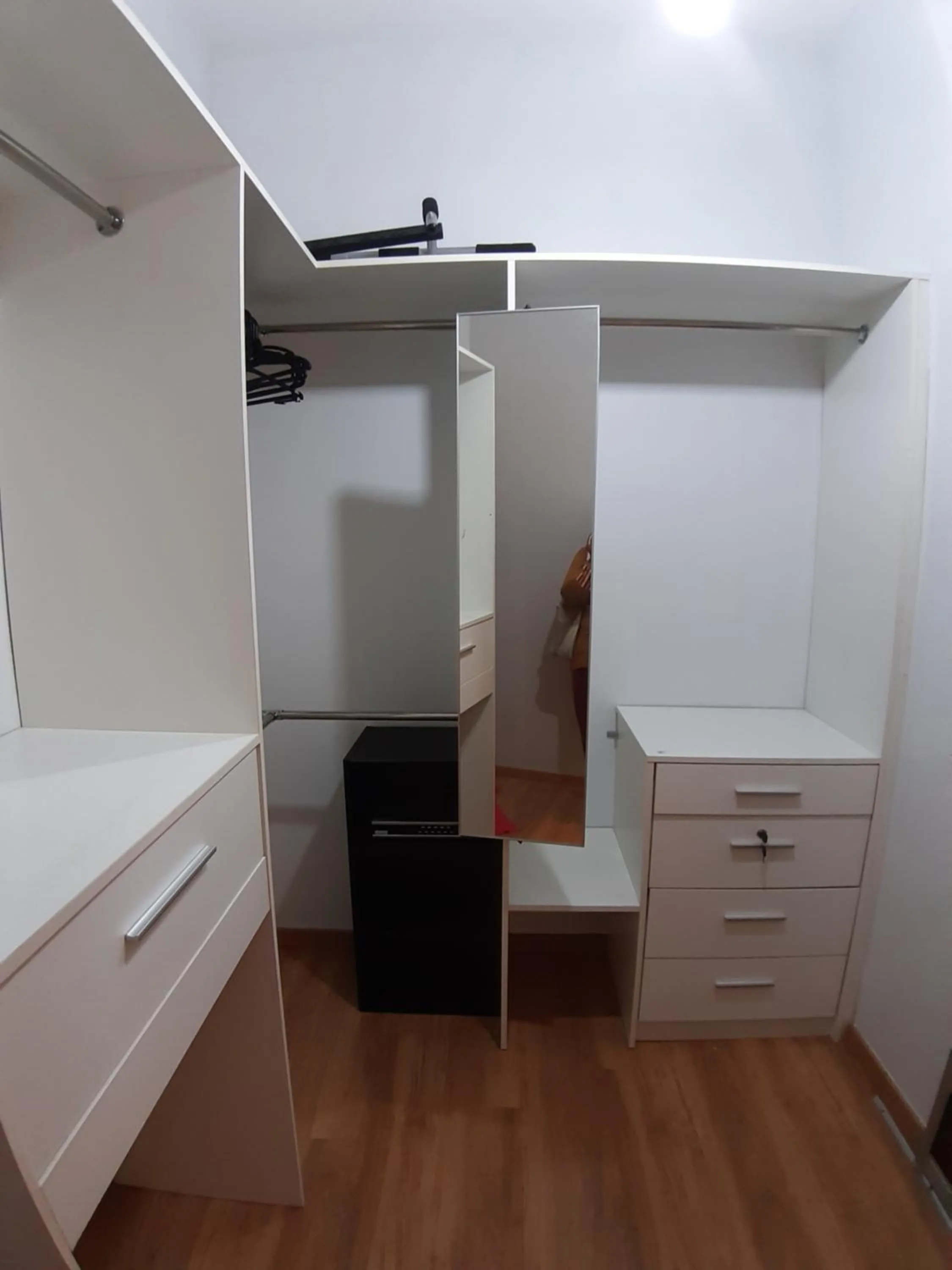 TV and multimedia in Walasa Kuala Lumpur Homes by MSH