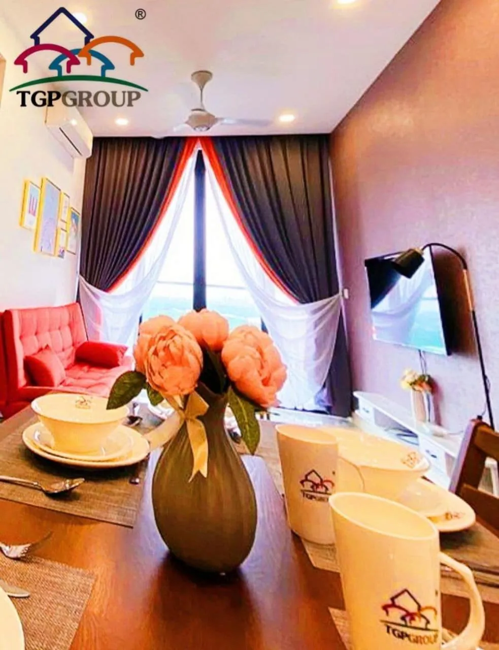 Dining area, Bed in Legoland D'PRISTINE Apartment By TGP