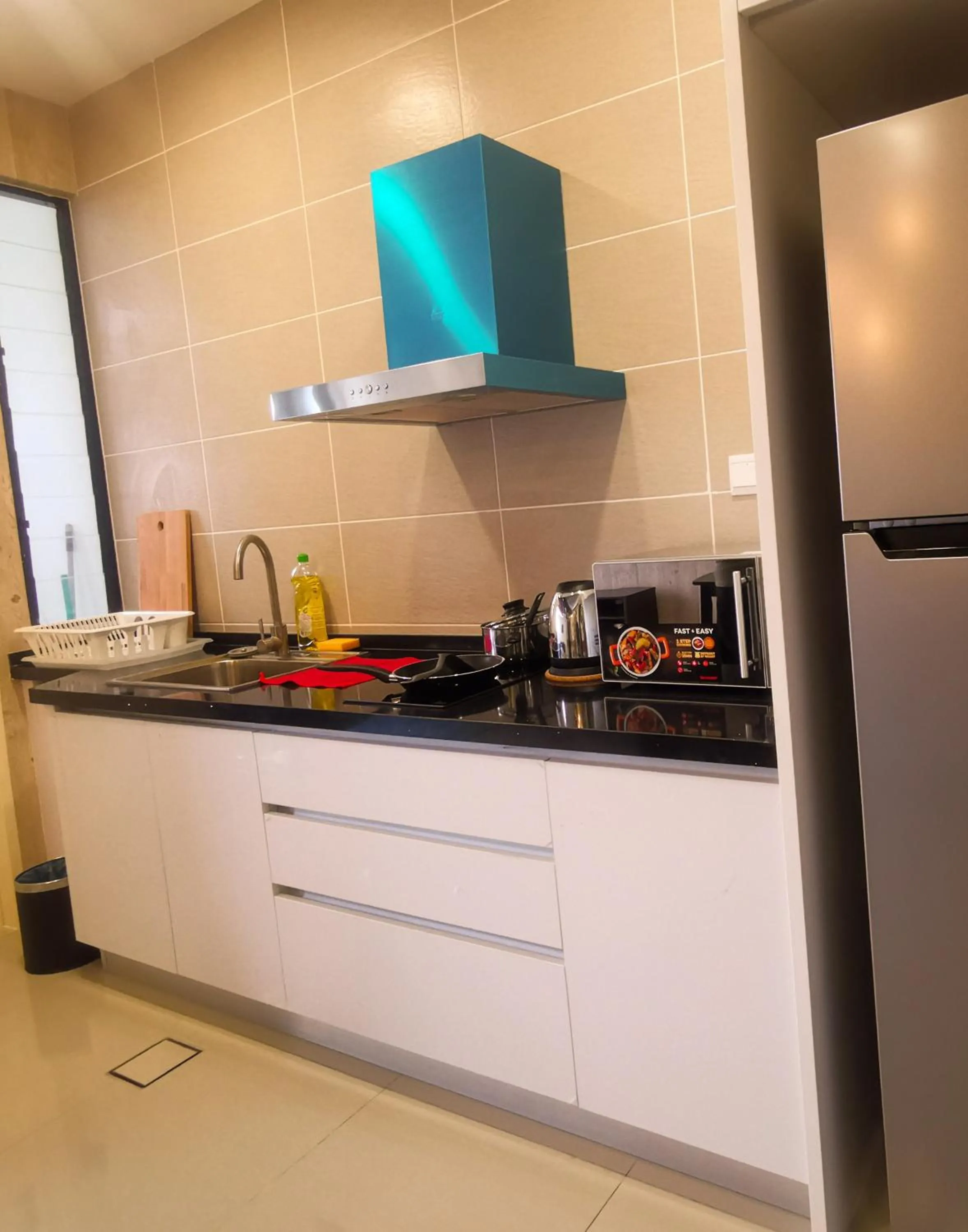 Kitchen or kitchenette in Legoland D'PRISTINE Apartment By TGP