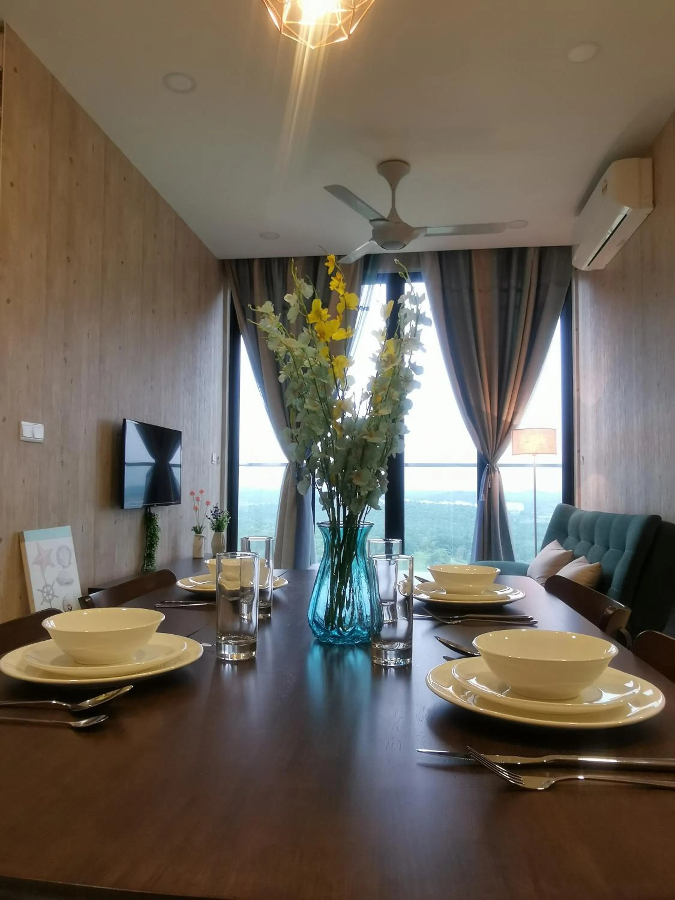 Dining area in Legoland D'PRISTINE Apartment By TGP