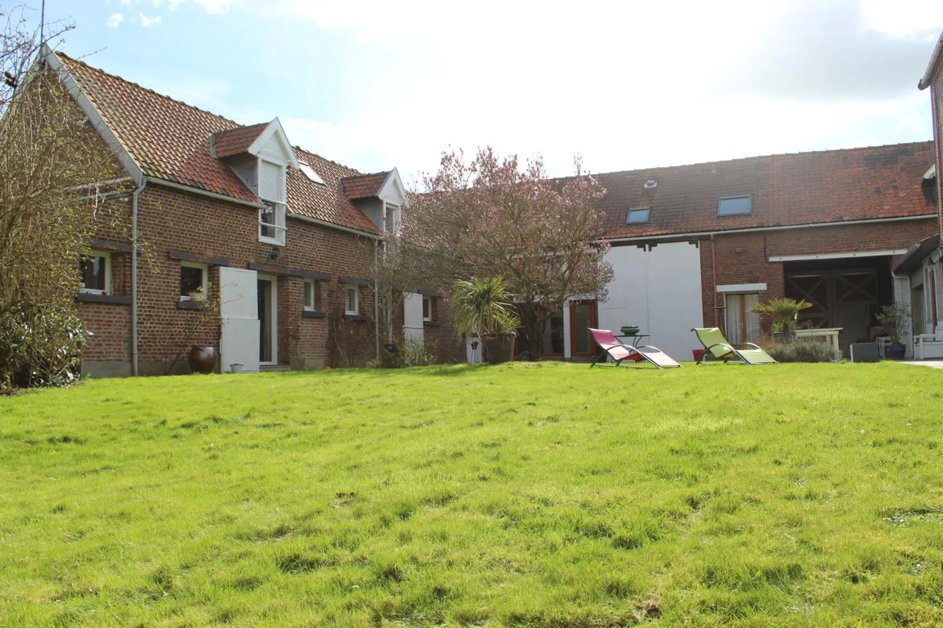 Garden in L'Heure Bleue gîtes et chambres d'hôtes