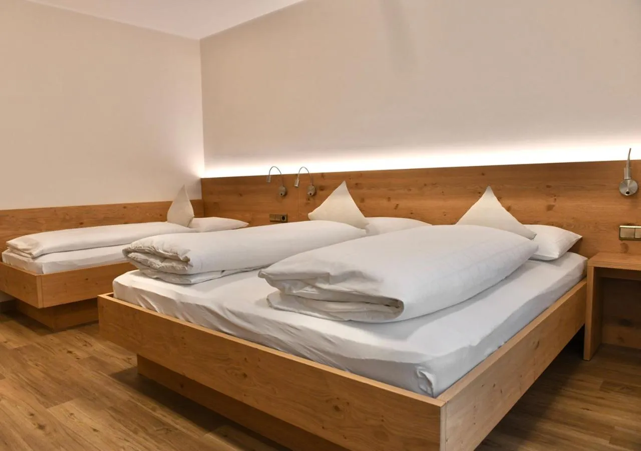 Bed in Hotel Toblacherhof