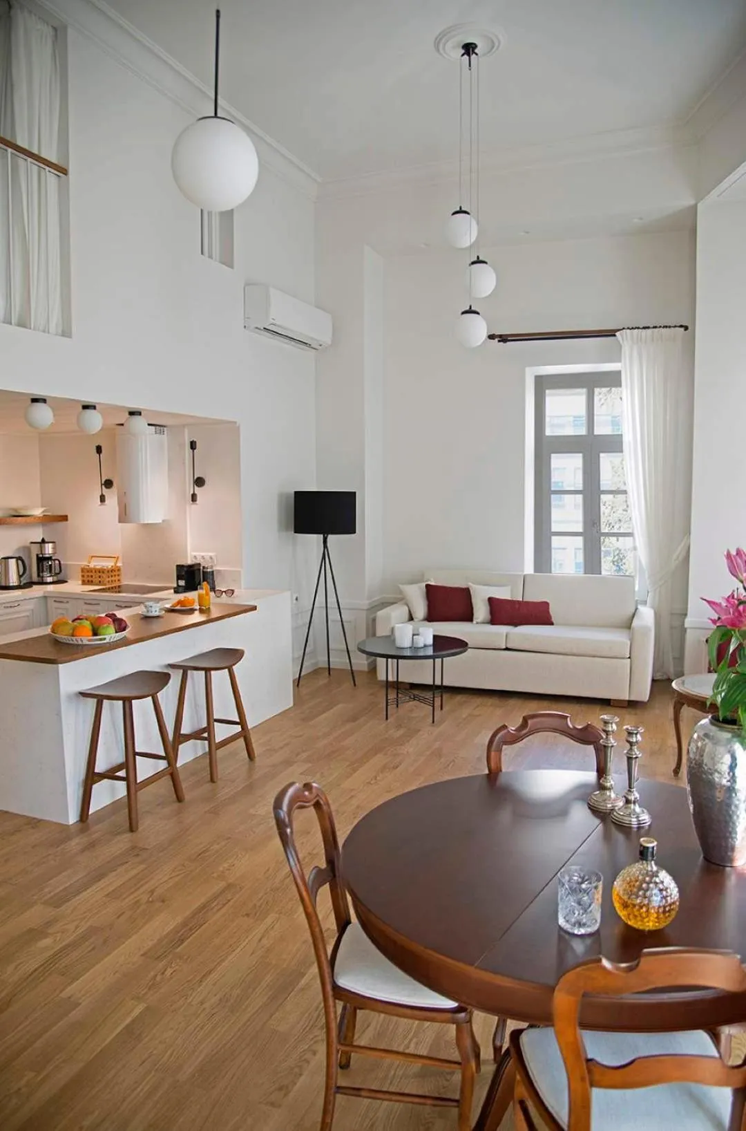Four Streets Athens - Luxury Suites Apartments in Athens