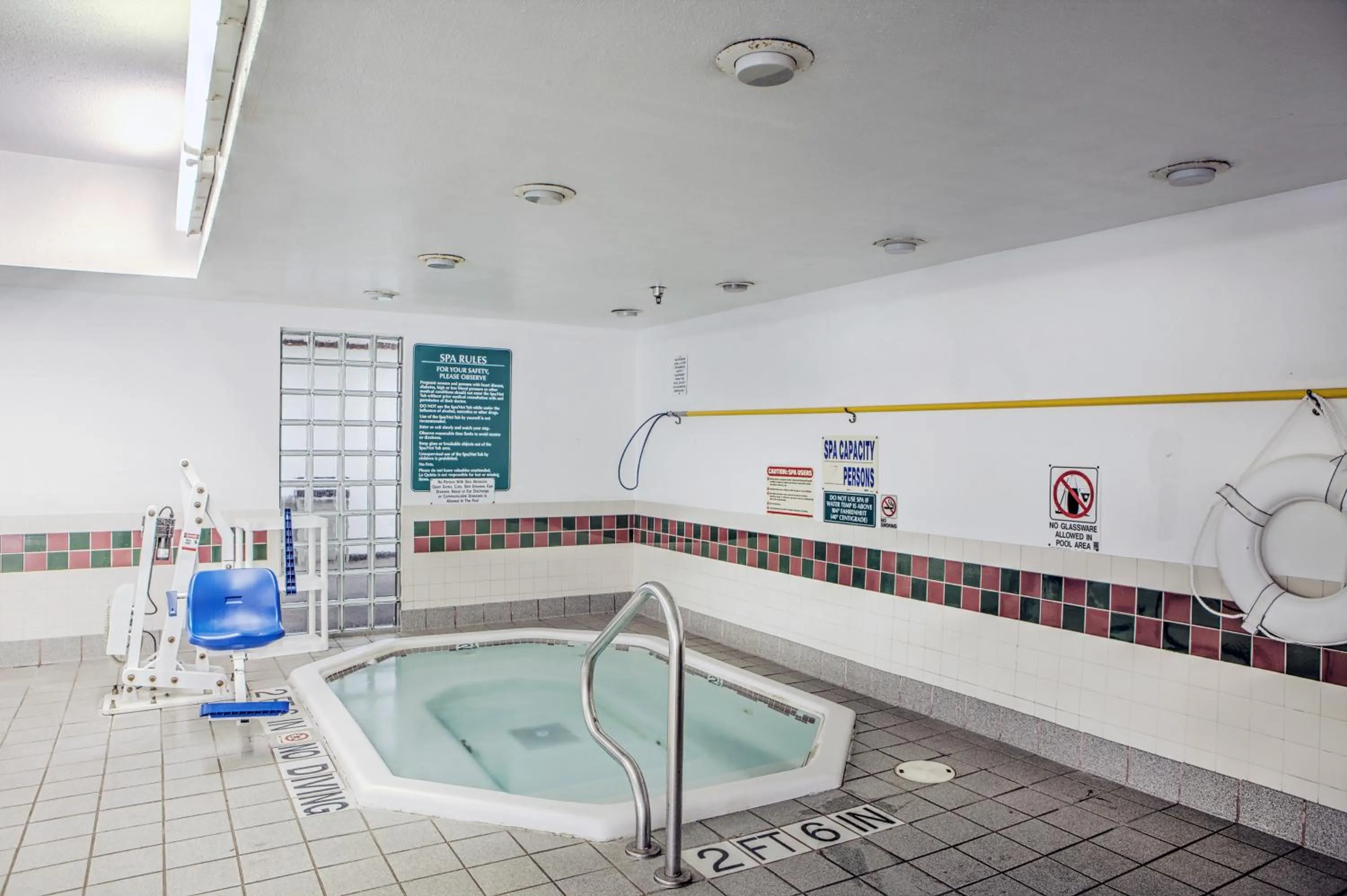 Swimming pool in Motel 6-Dallas, TX - Northwest