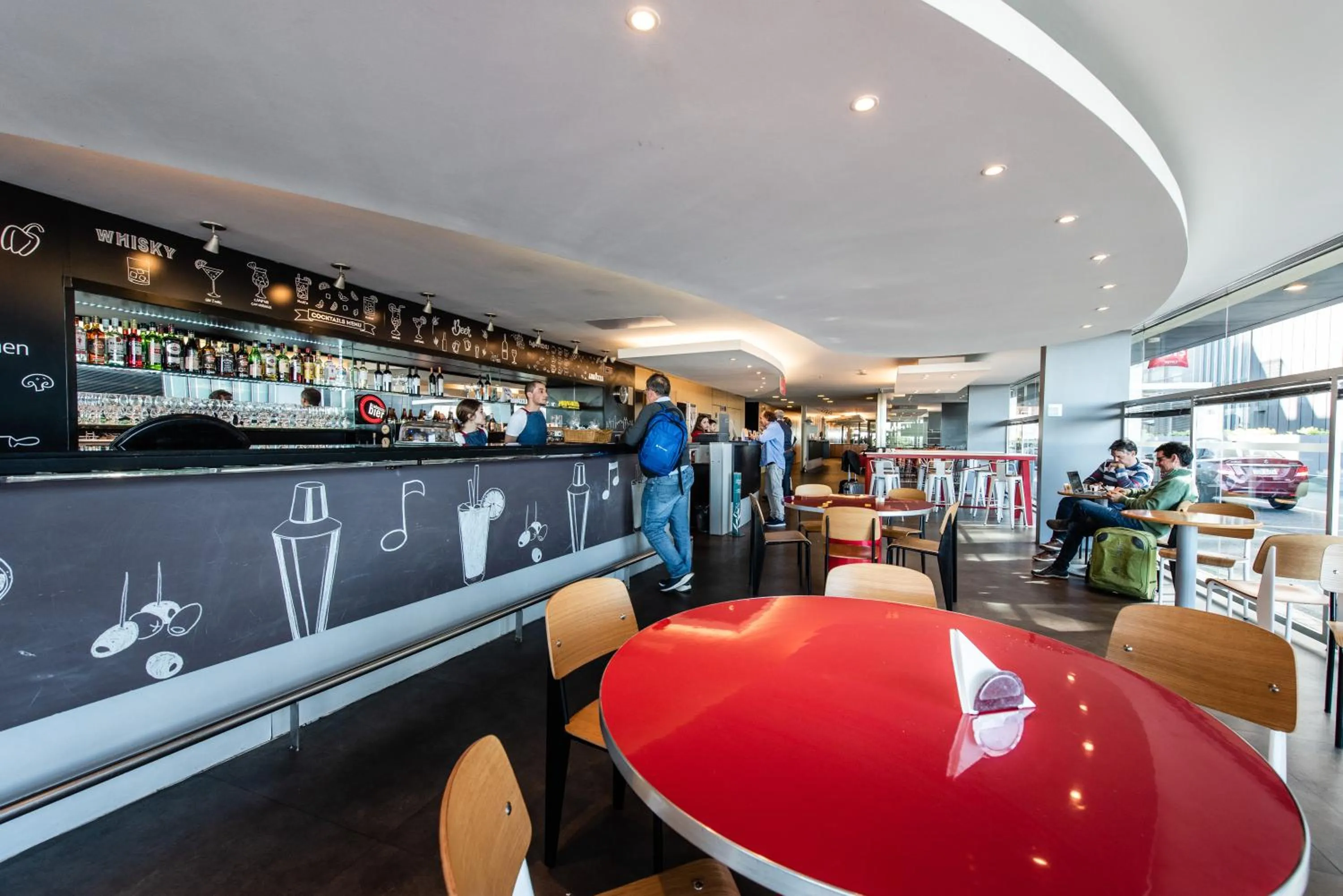 Lounge or bar in ibis Montevideo Rambla