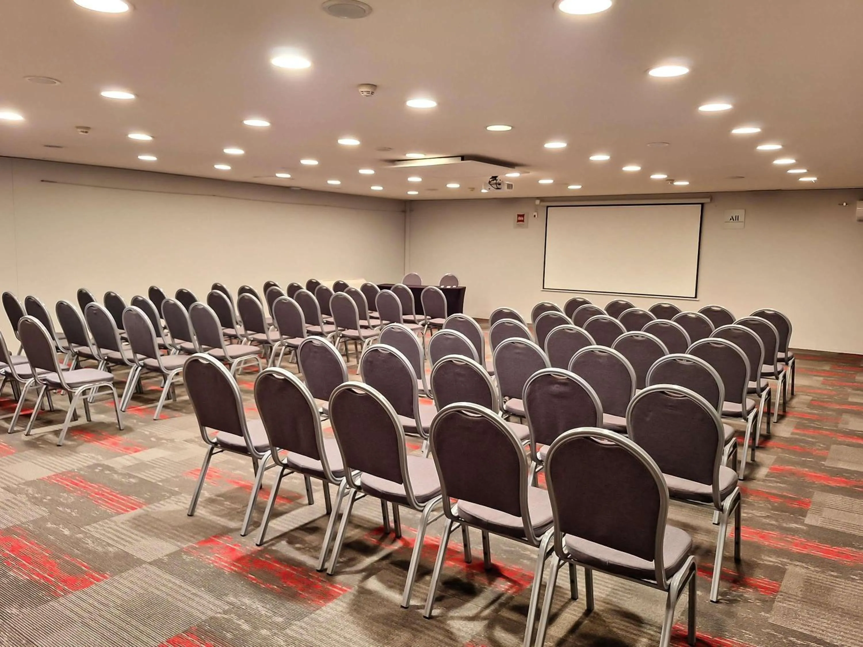 Meeting/conference room in ibis Montevideo Rambla