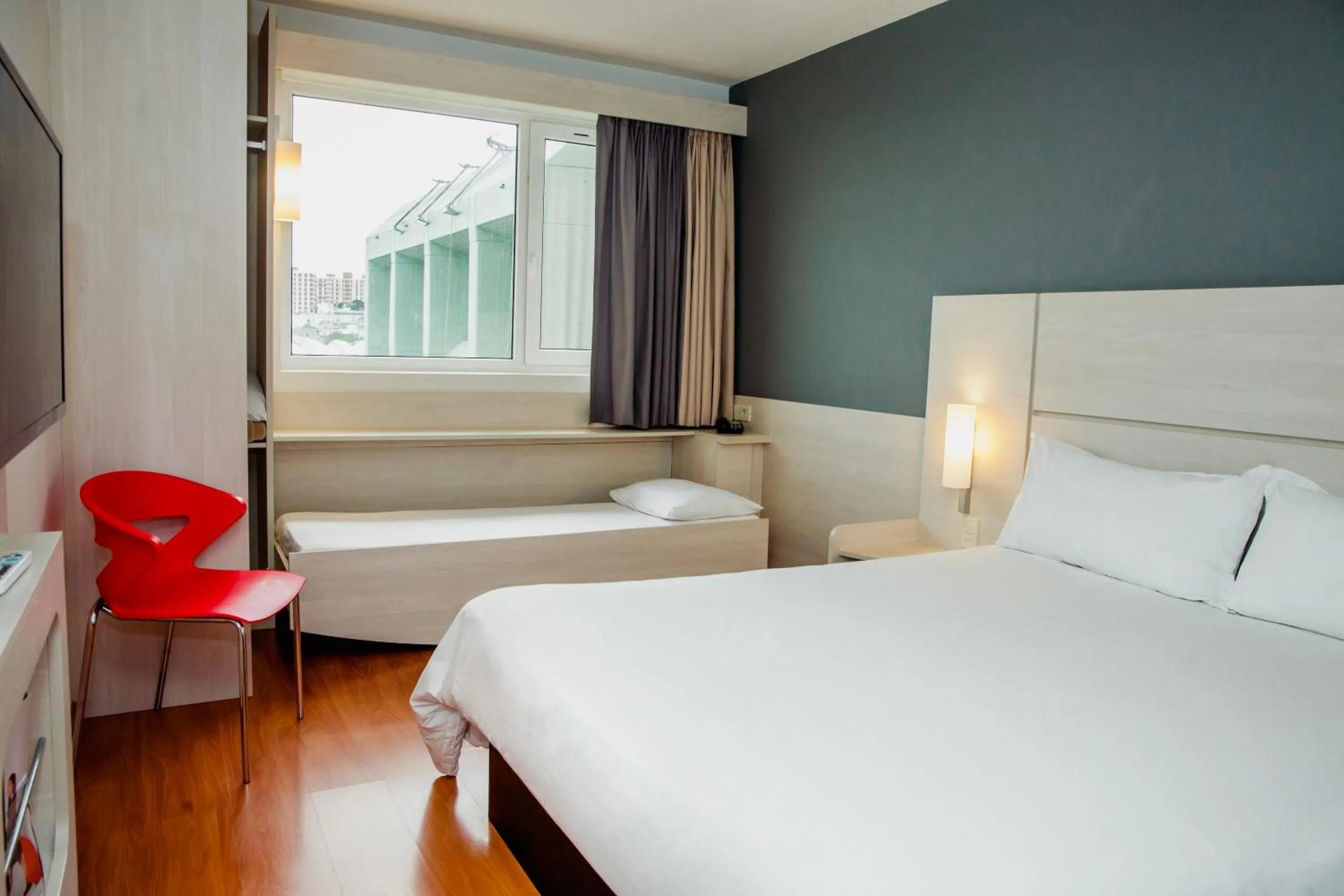 Bed in ibis Montevideo Rambla