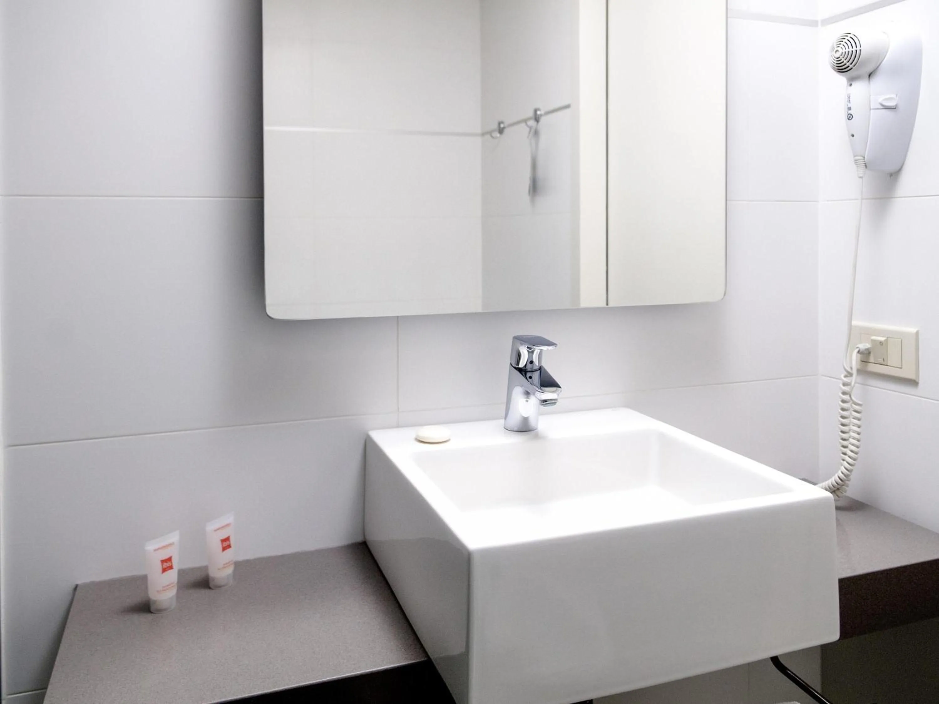 Bedroom in ibis Montevideo Rambla