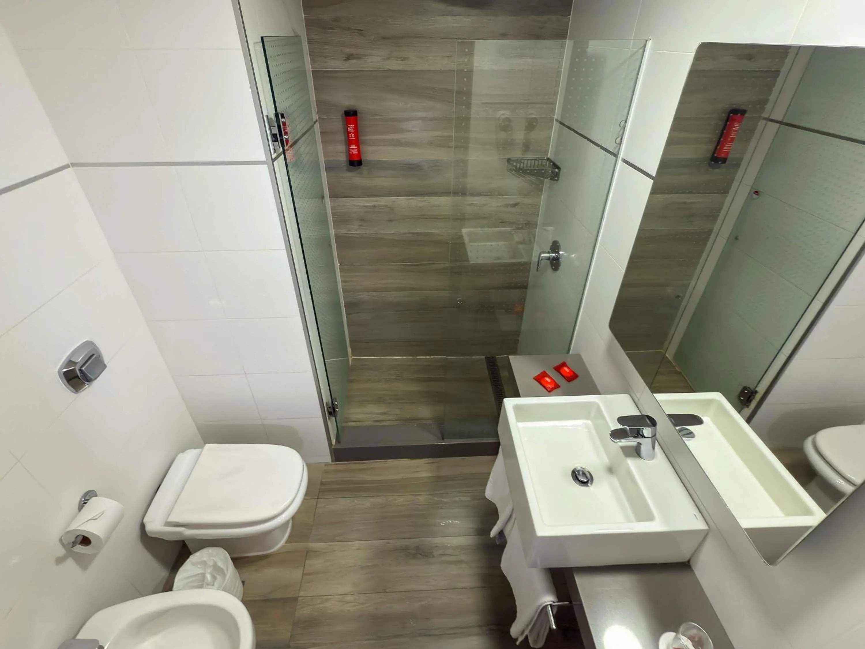 Bedroom in ibis Montevideo Rambla