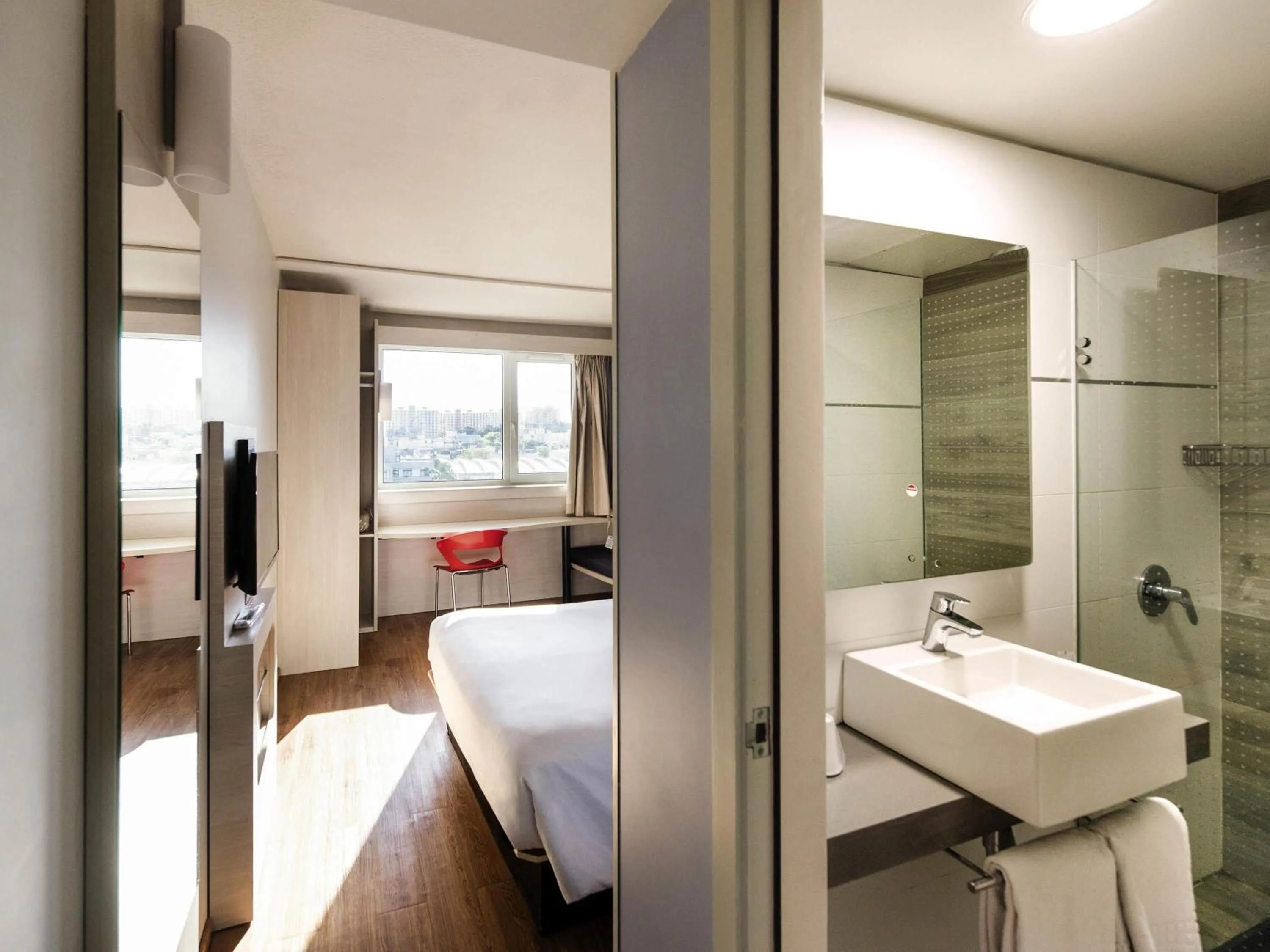 Bedroom, Bed in ibis Montevideo Rambla