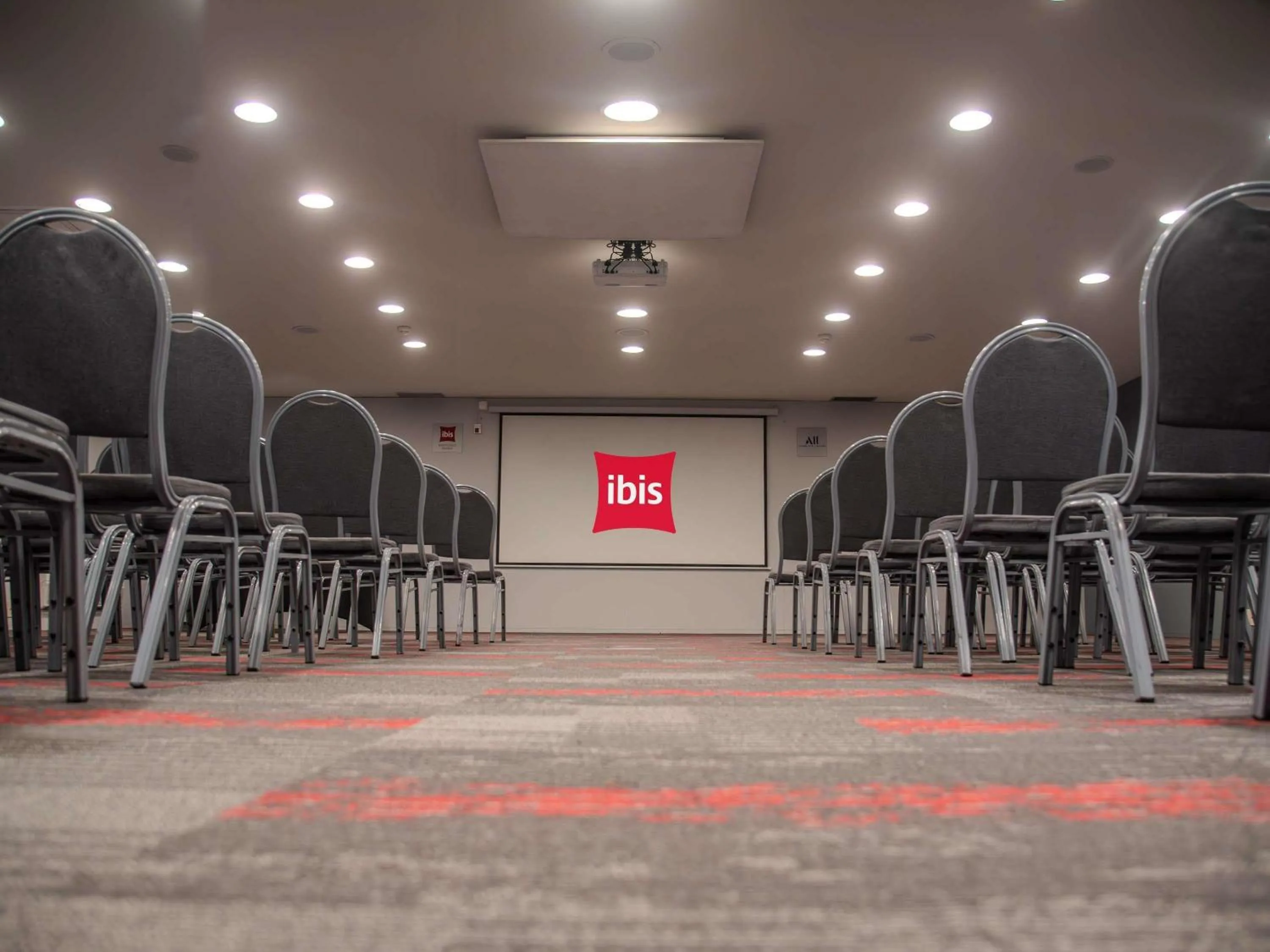 Meeting/conference room in ibis Montevideo Rambla