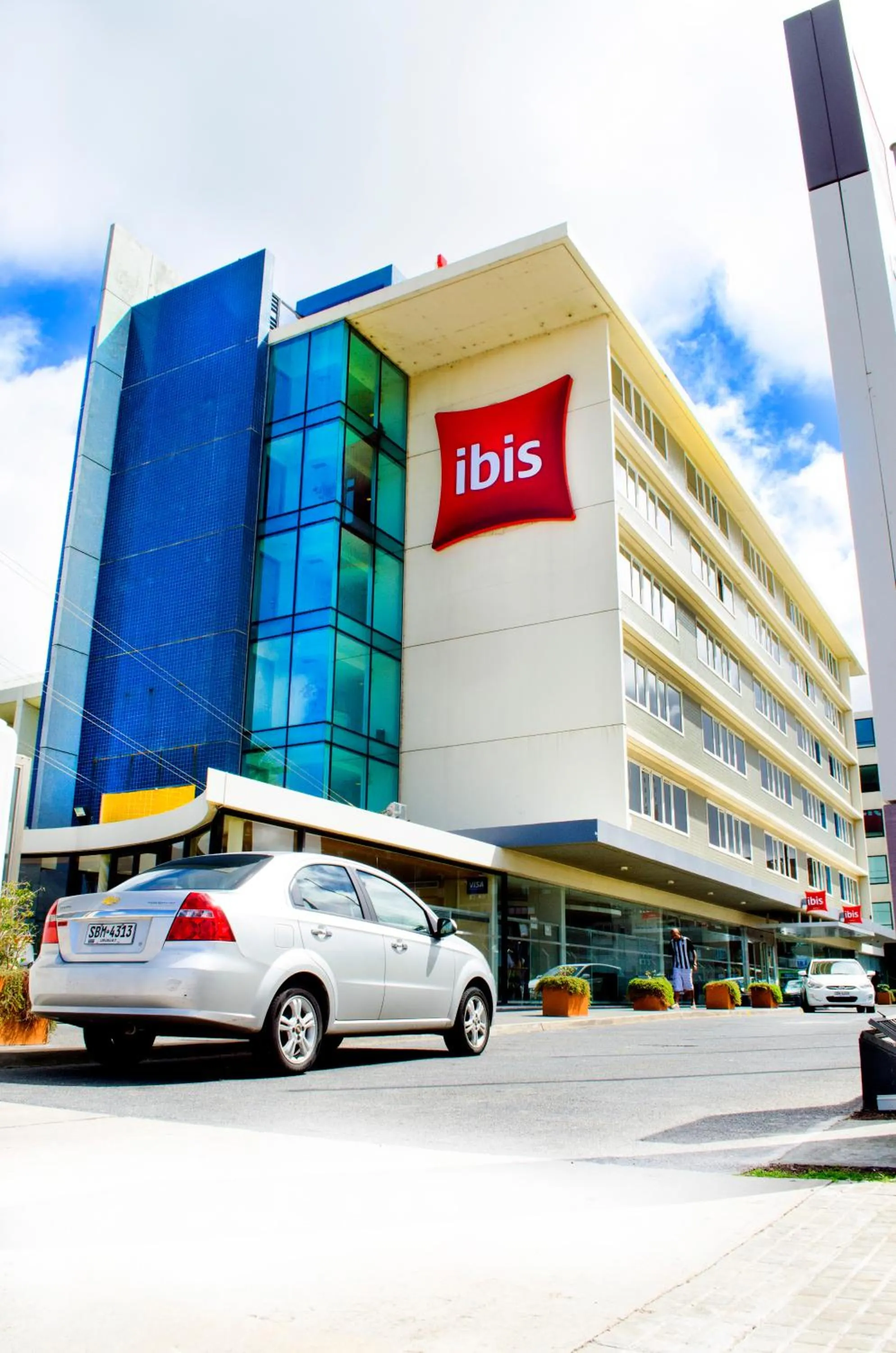 Facade/entrance in ibis Montevideo Rambla