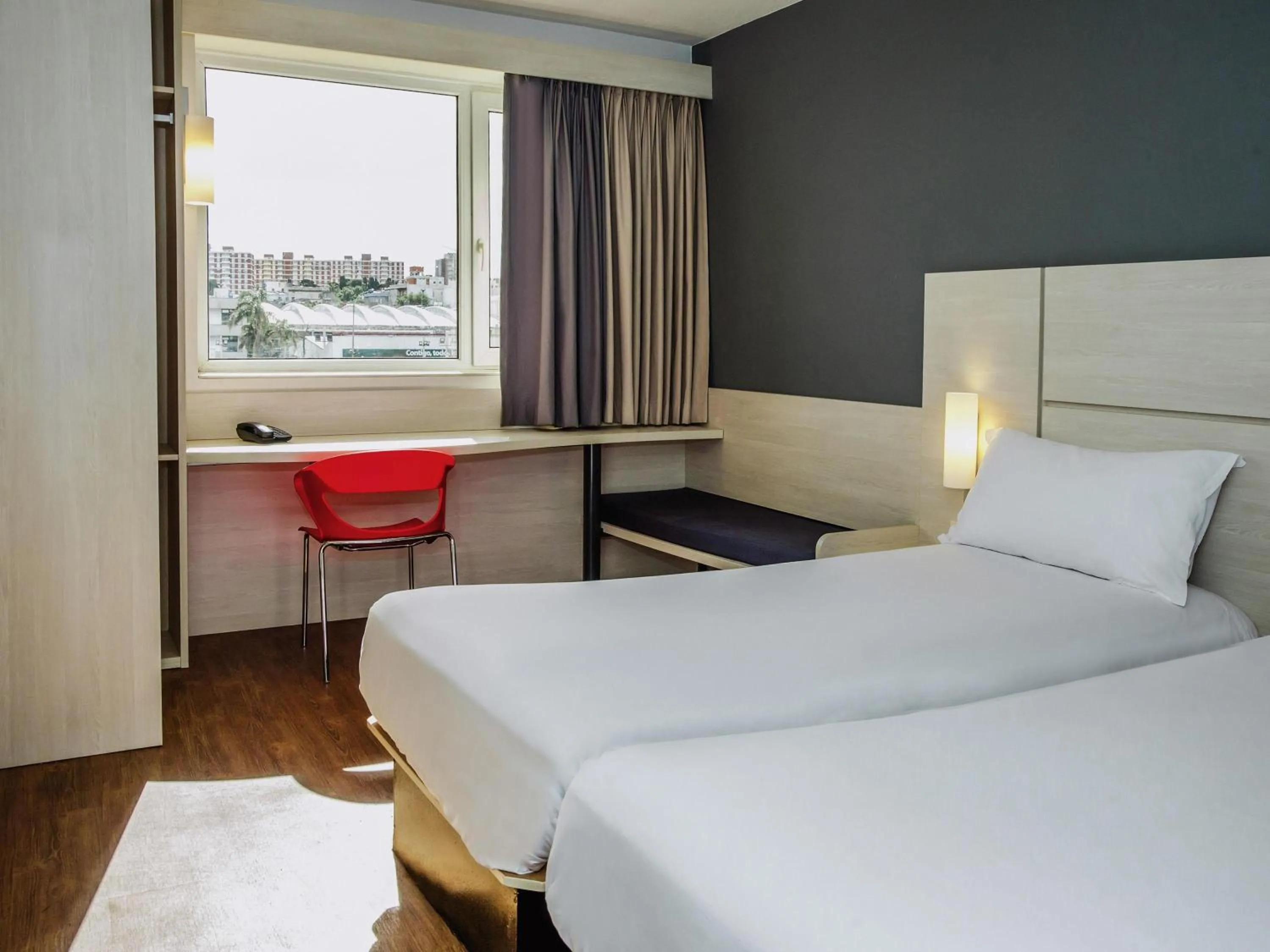 Bedroom, Bed in ibis Montevideo Rambla