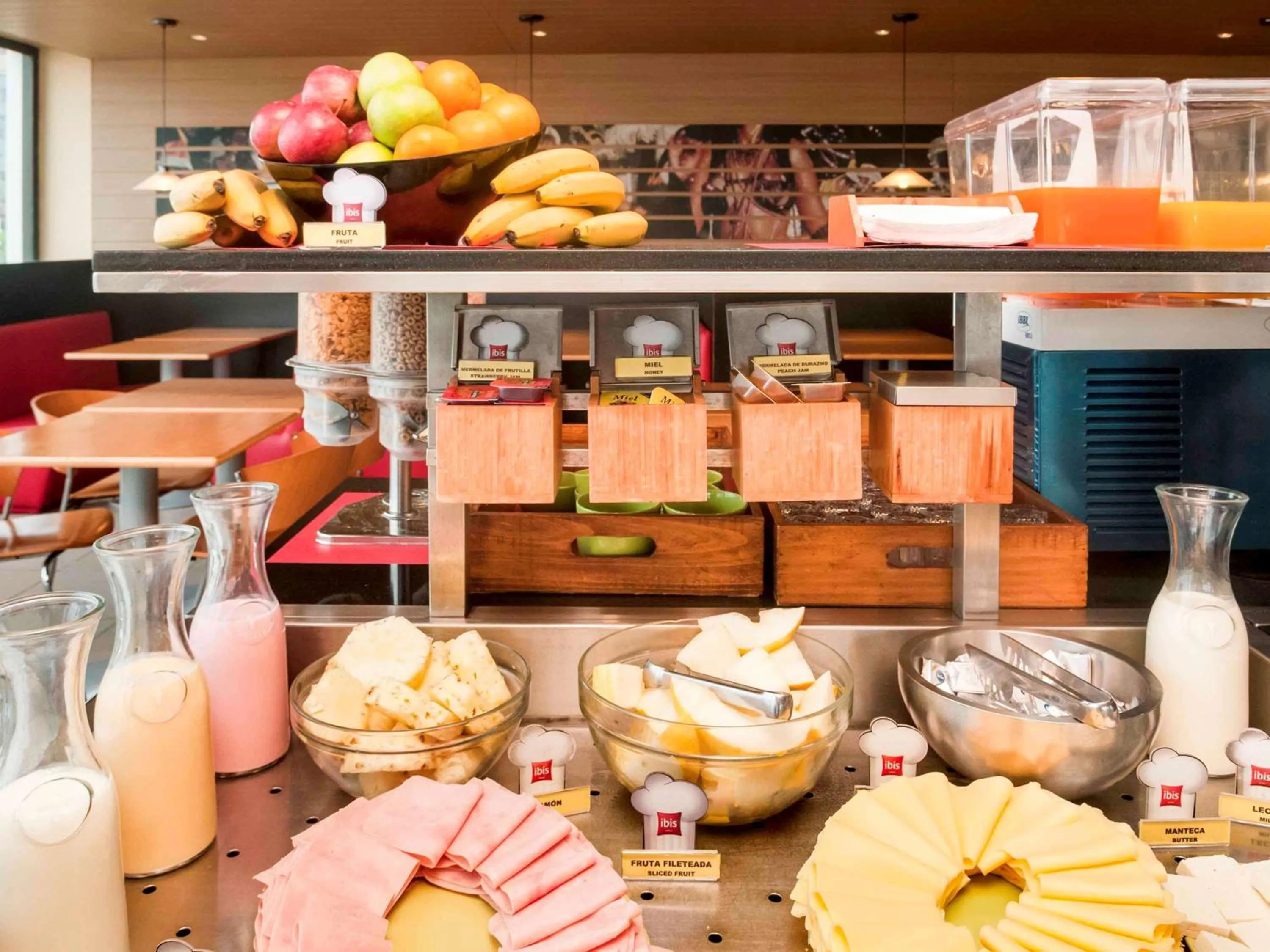 Restaurant/places to eat in ibis Montevideo Rambla