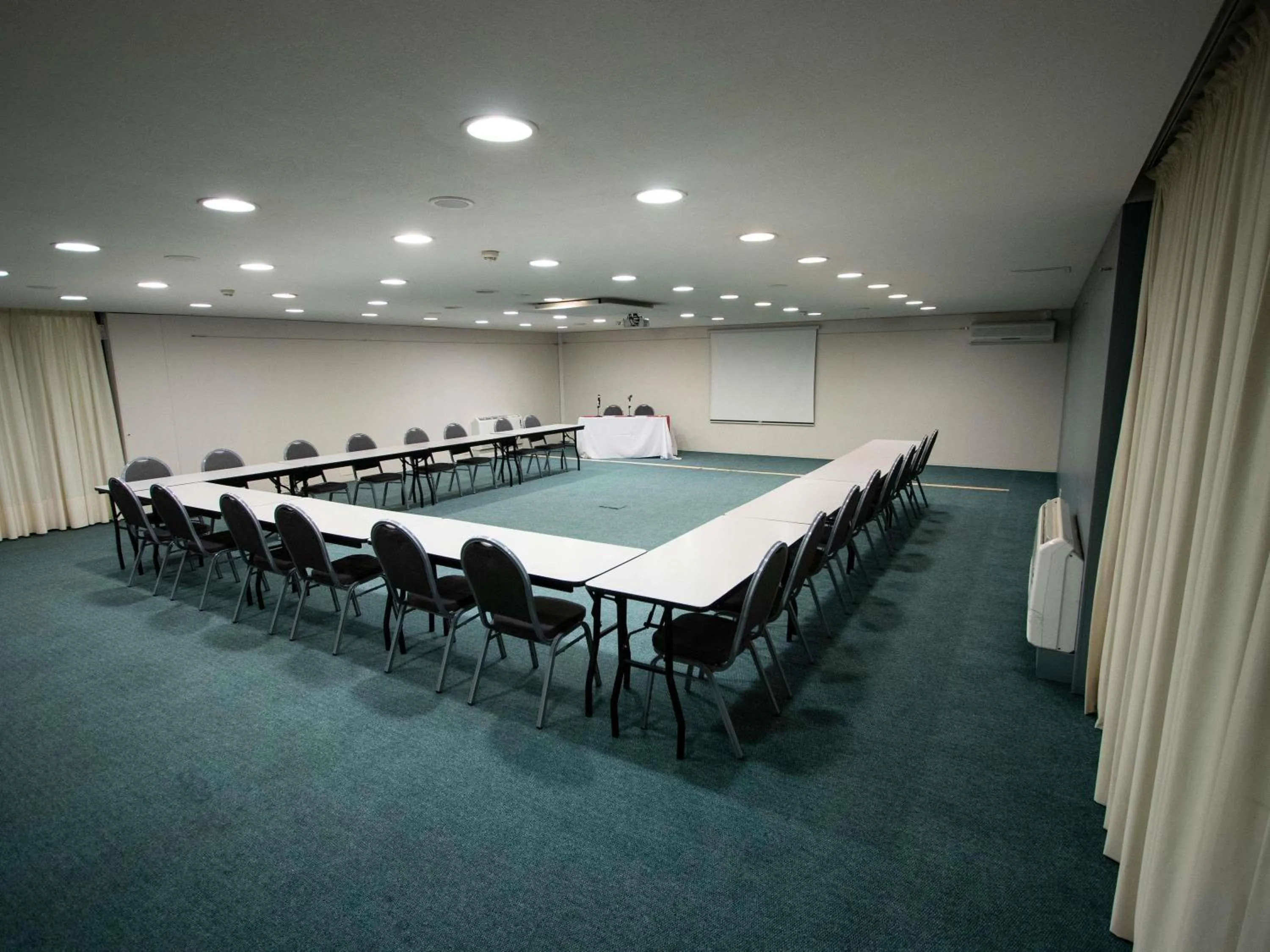 Meeting/conference room in ibis Montevideo Rambla