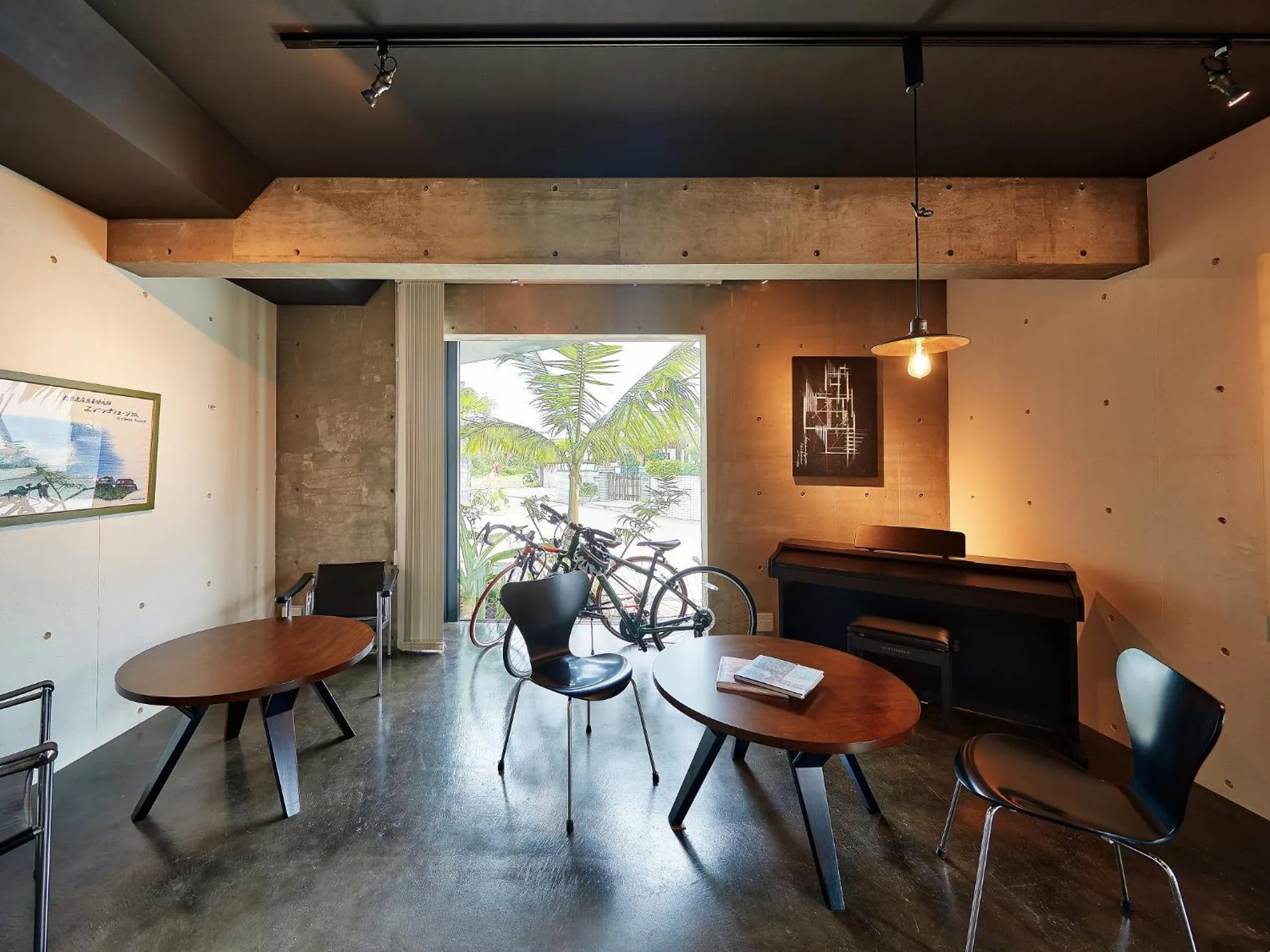 Lounge or bar in Yomitan Condhotel ND