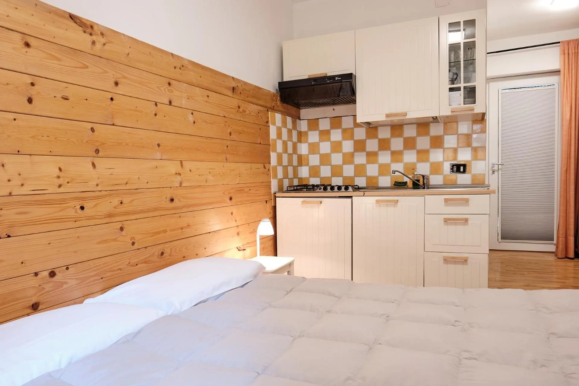 Kitchen or kitchenette, Bed in Residence SoleNeveSila B&B