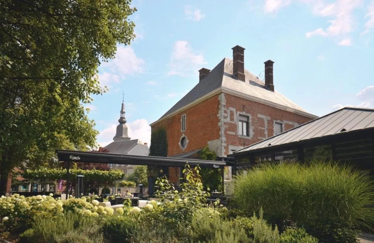 Property building in Hôtel Le Manoir